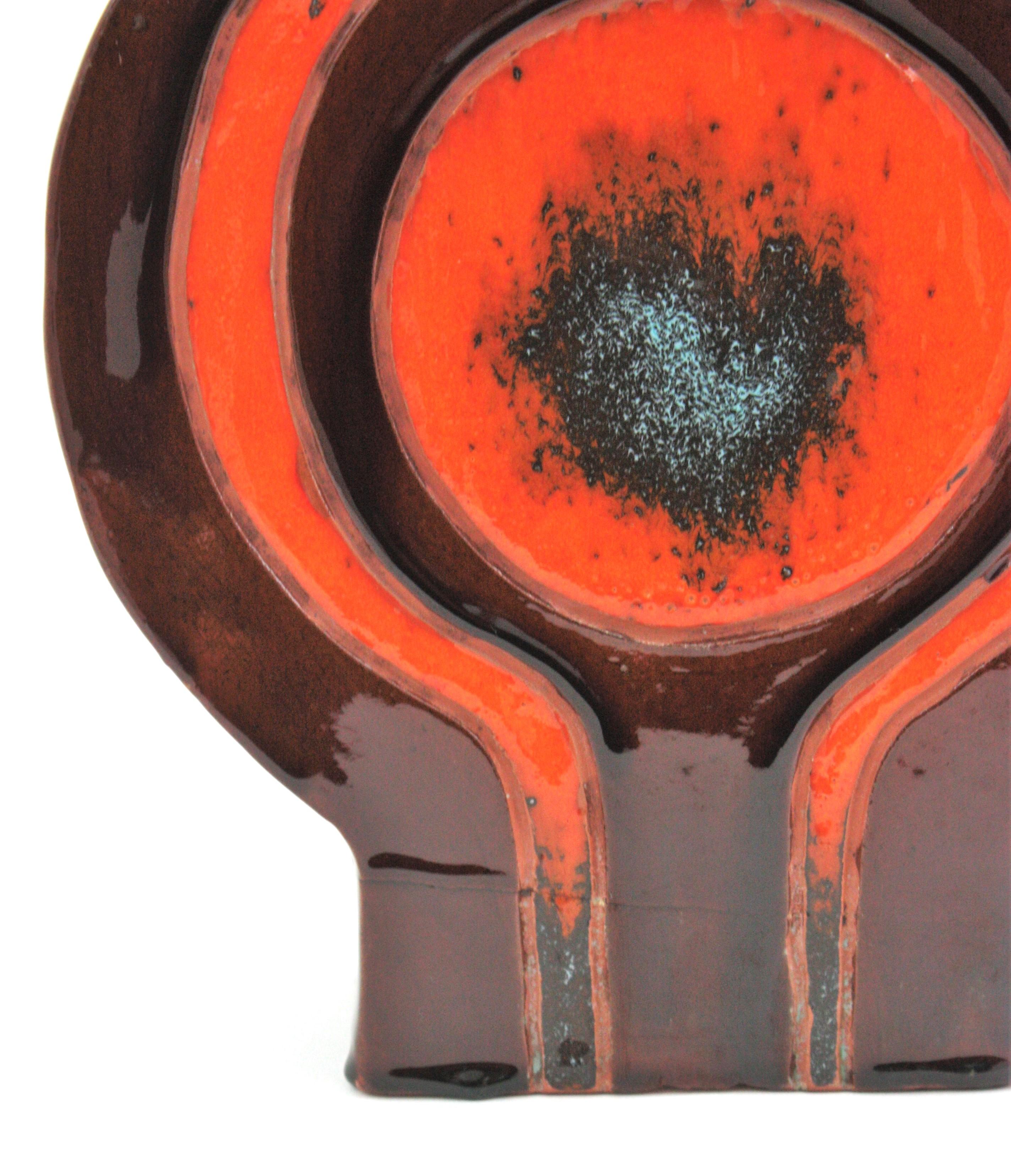 20ième siècle Vase espagnol en céramique émaillée orange et Brown des années 1970 en vente