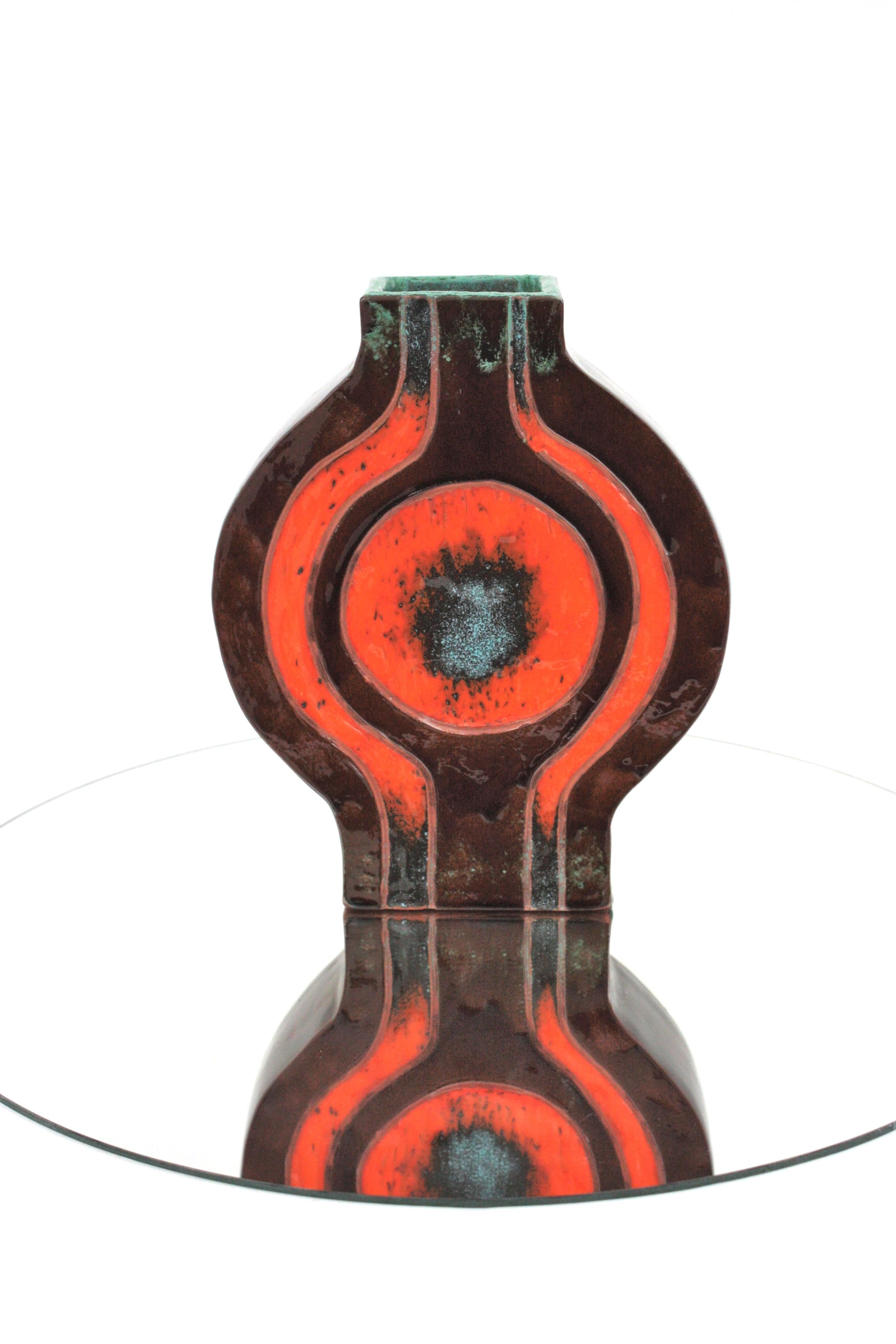 Céramique Vase espagnol en céramique émaillée orange et Brown des années 1970 en vente