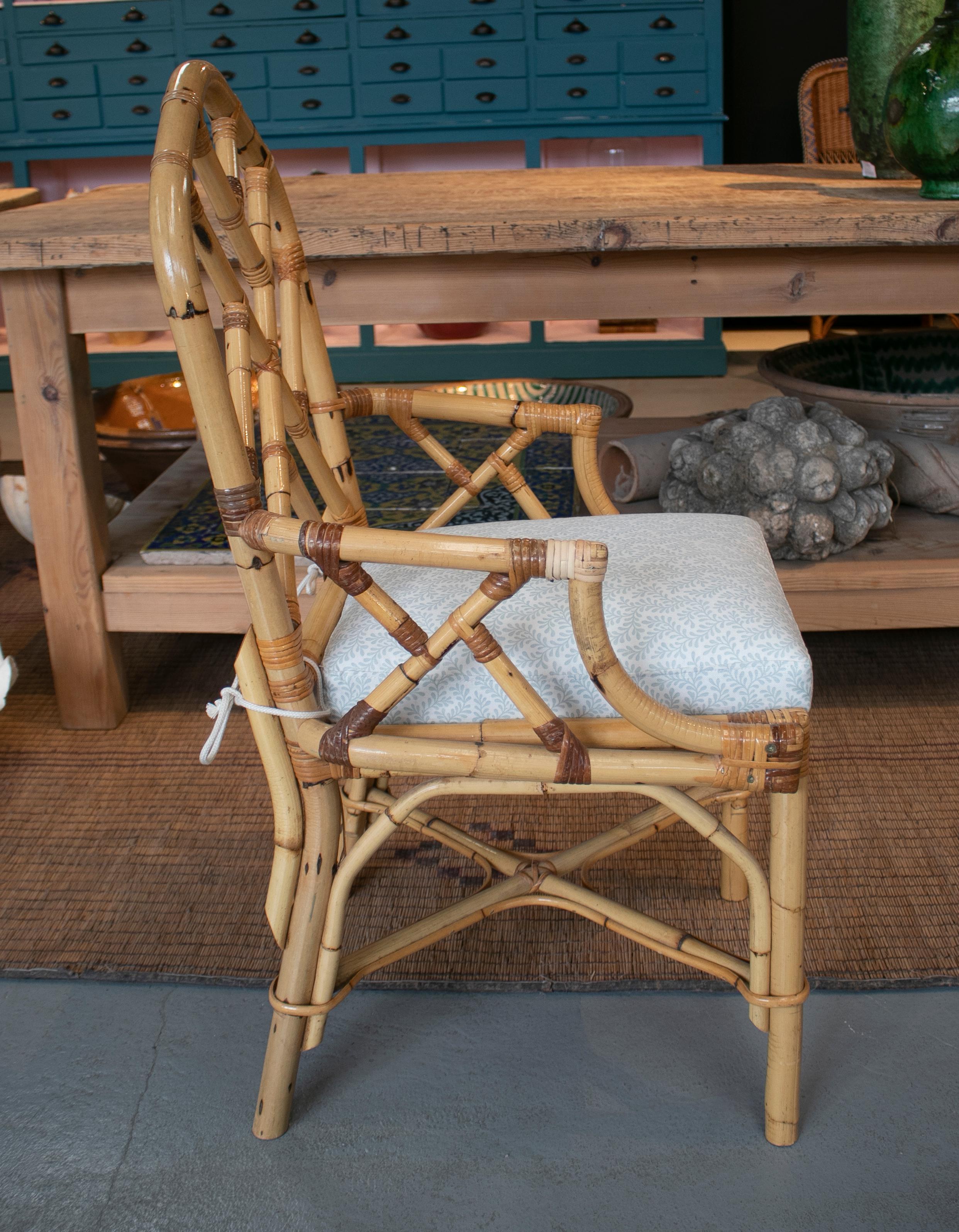 1970er Jahre Spanisch Paar Bambus-Stühle mit Sitzkissen im Angebot 2