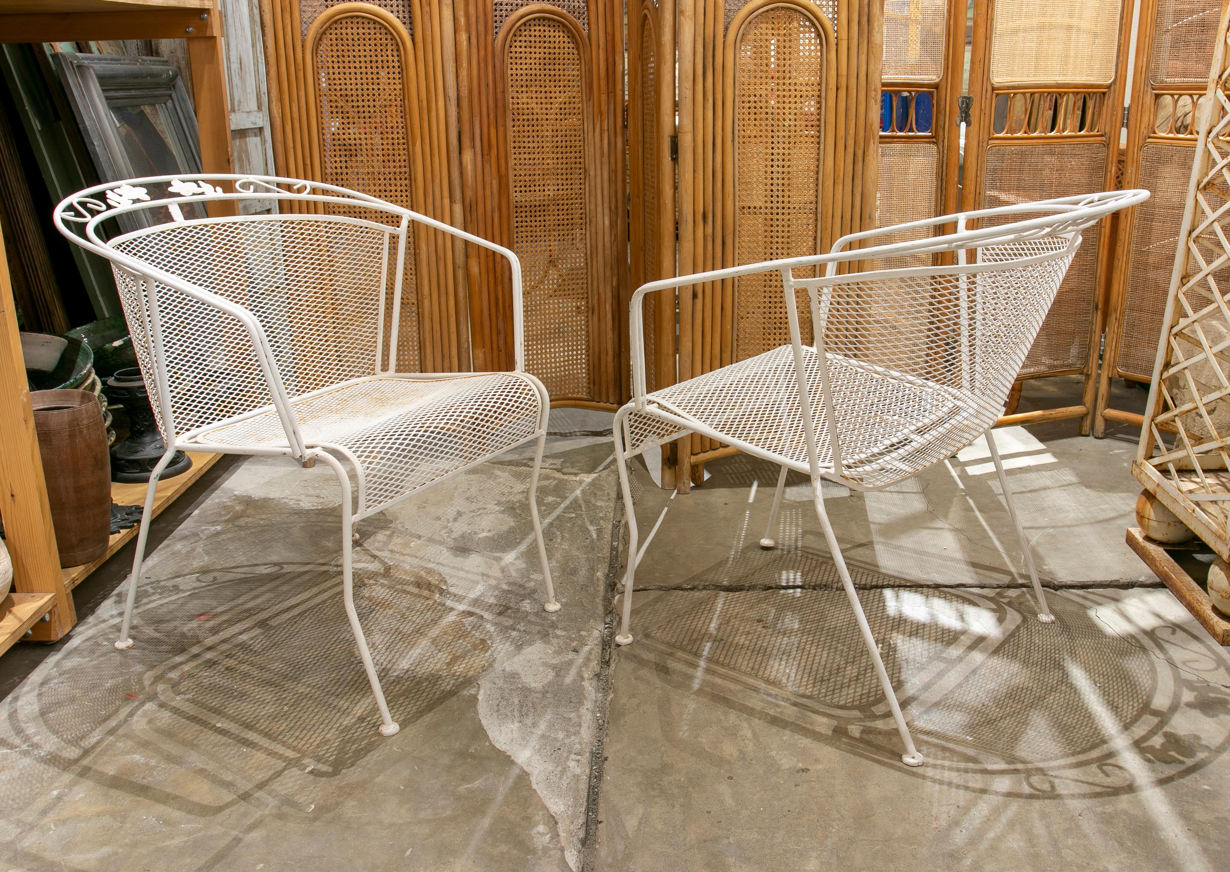 Late 20th Century 1970s Spanish Pair of Iron Garden Chairs in White Color For Sale