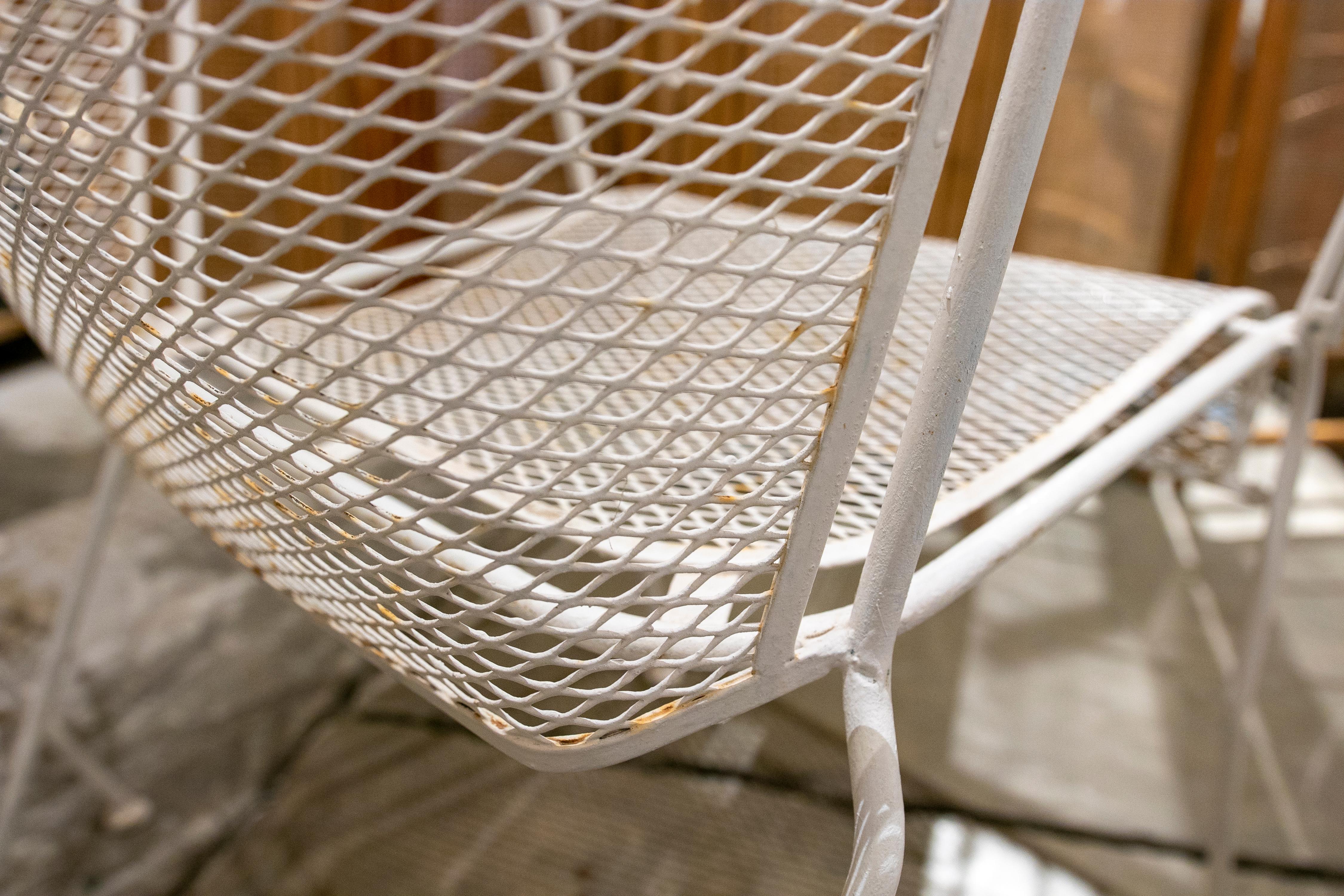 Spanisches Paar Eisen-Gartenstühle aus den 1970er Jahren in weißer Farbe im Angebot 3