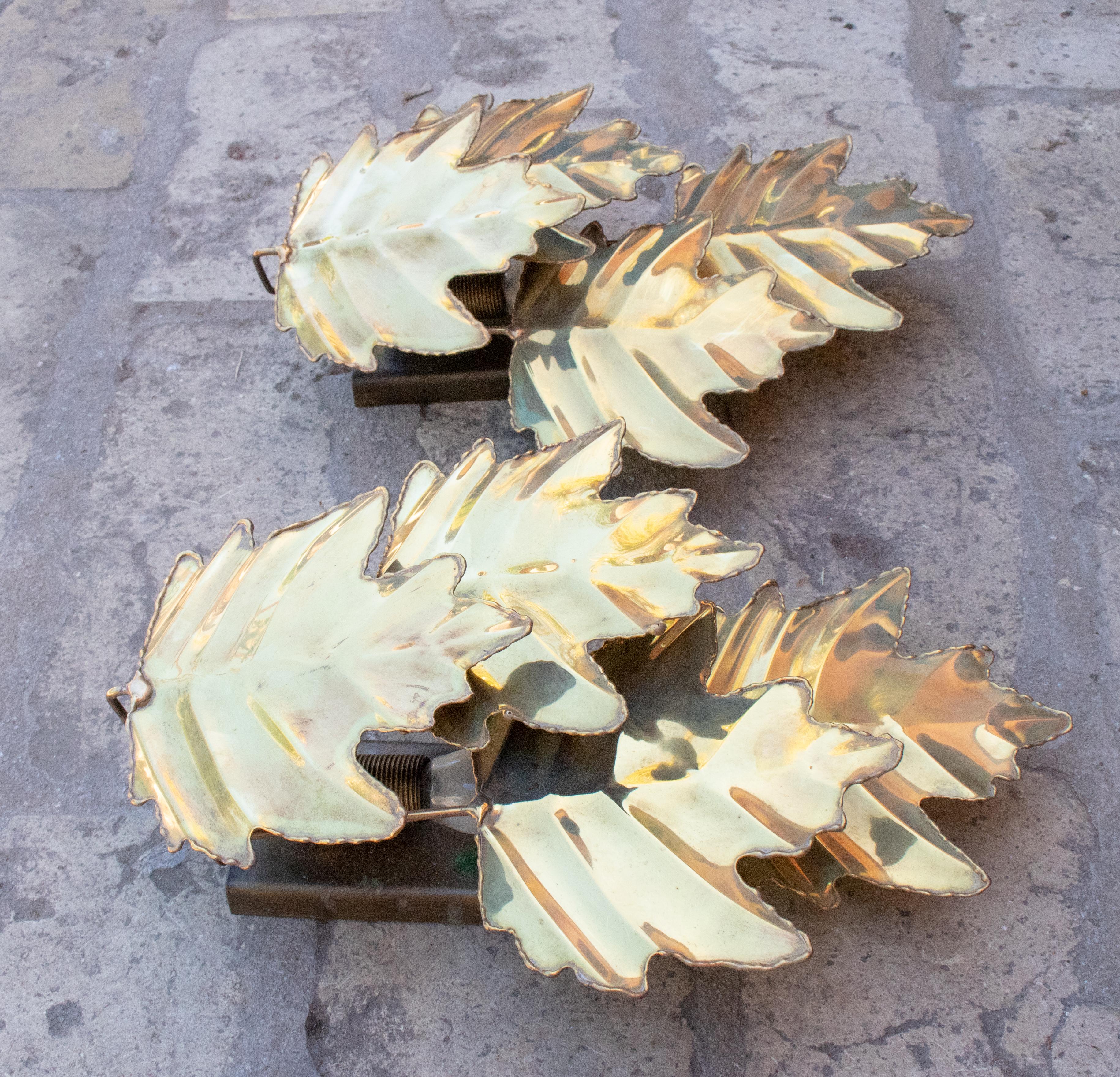 20th Century 1970s Spanish Pair of Leave Shaped Brass Wall Lamps