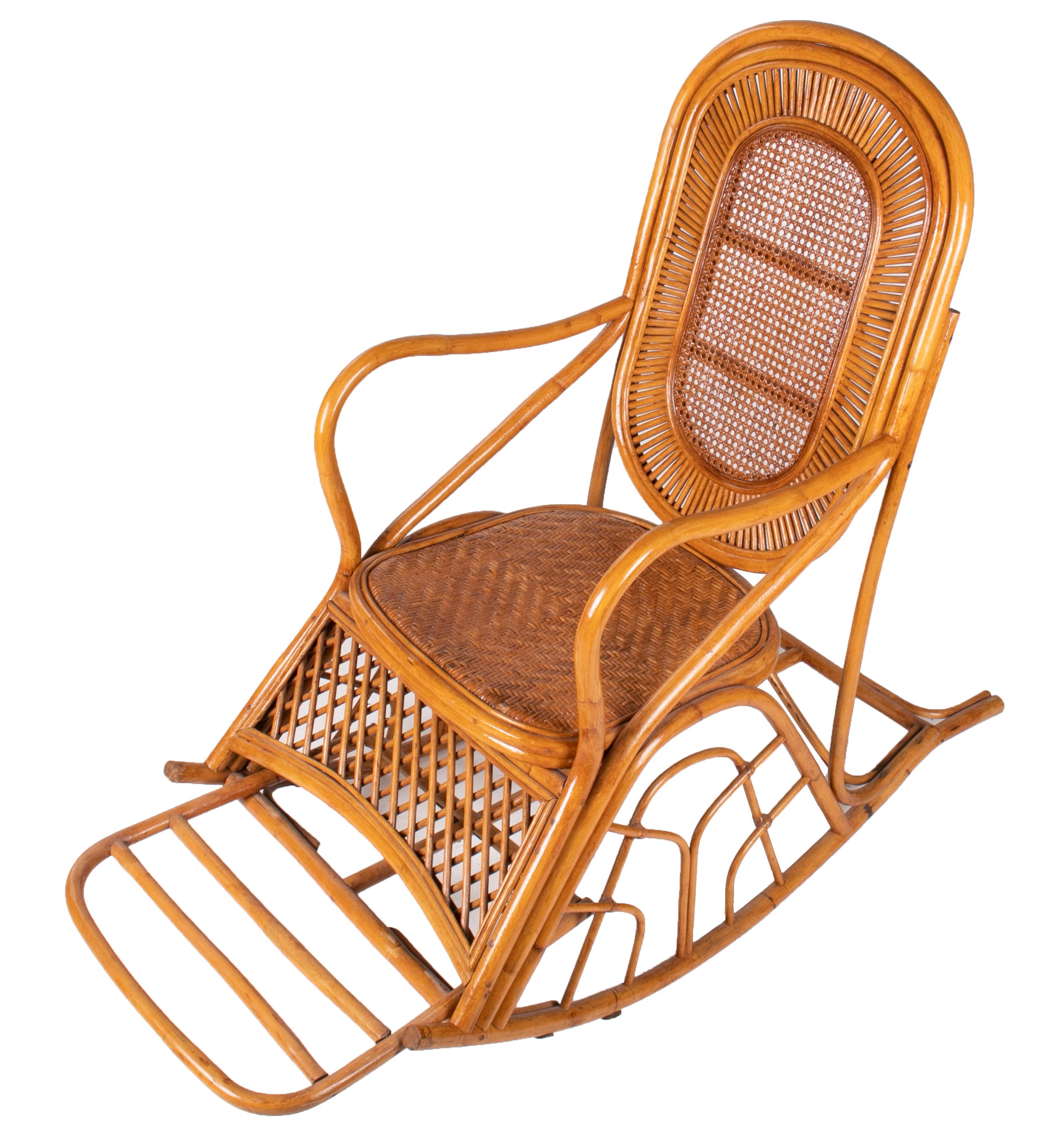1970s Spanish Pair of Wood and Bamboo Rocking Chairs For Sale 3
