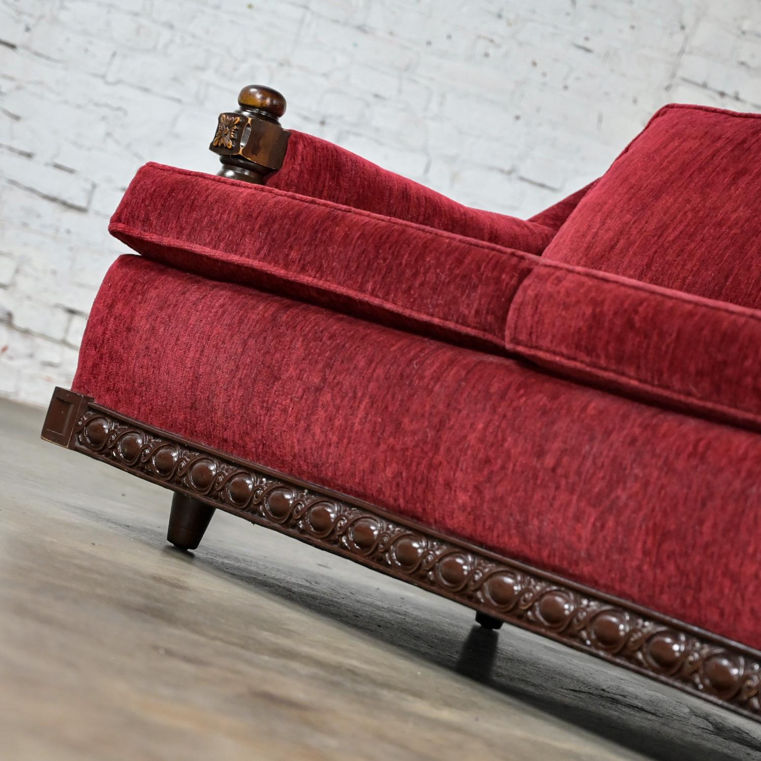 1970's Spanish Revival Rustic Red Chenille Sofa Stil Artes de Mexico Internls im Angebot 2