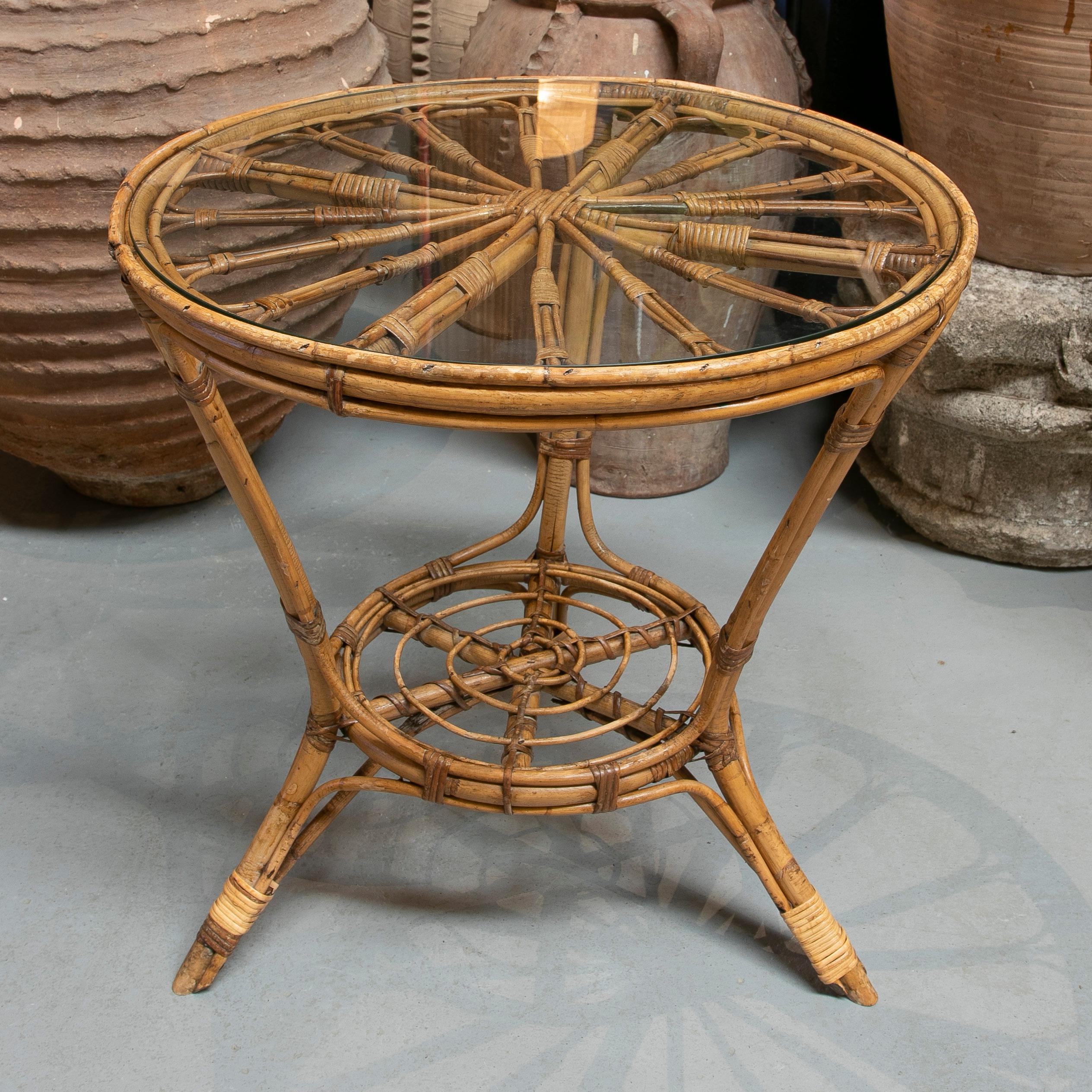 1970s Spanish Round Bamboo & Woven Wicker Table In Good Condition In Marbella, ES