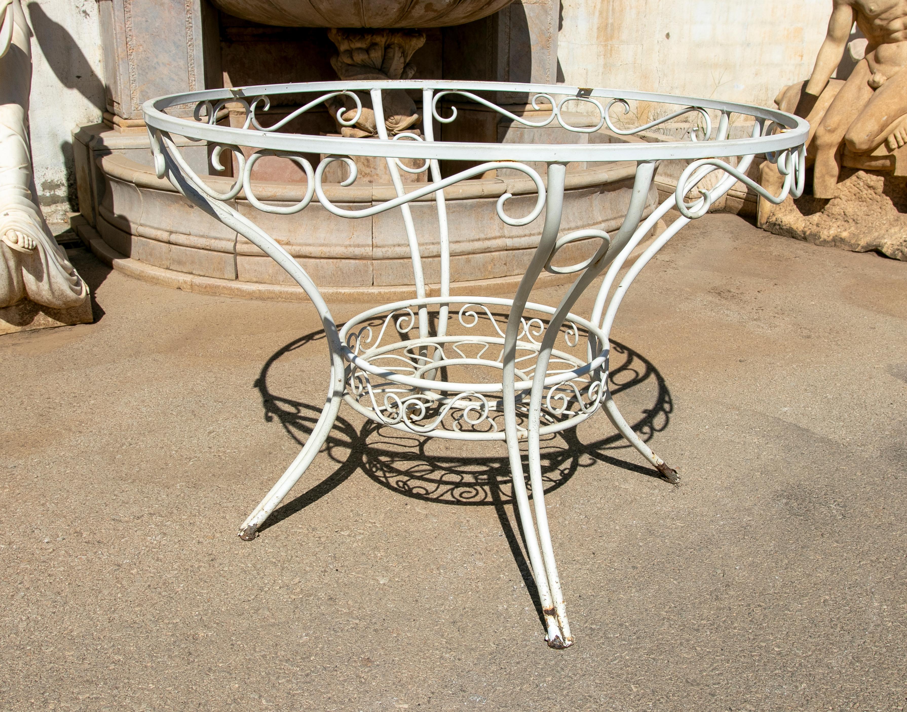1970s Spanish Round Iron Garden Table In Good Condition For Sale In Marbella, ES