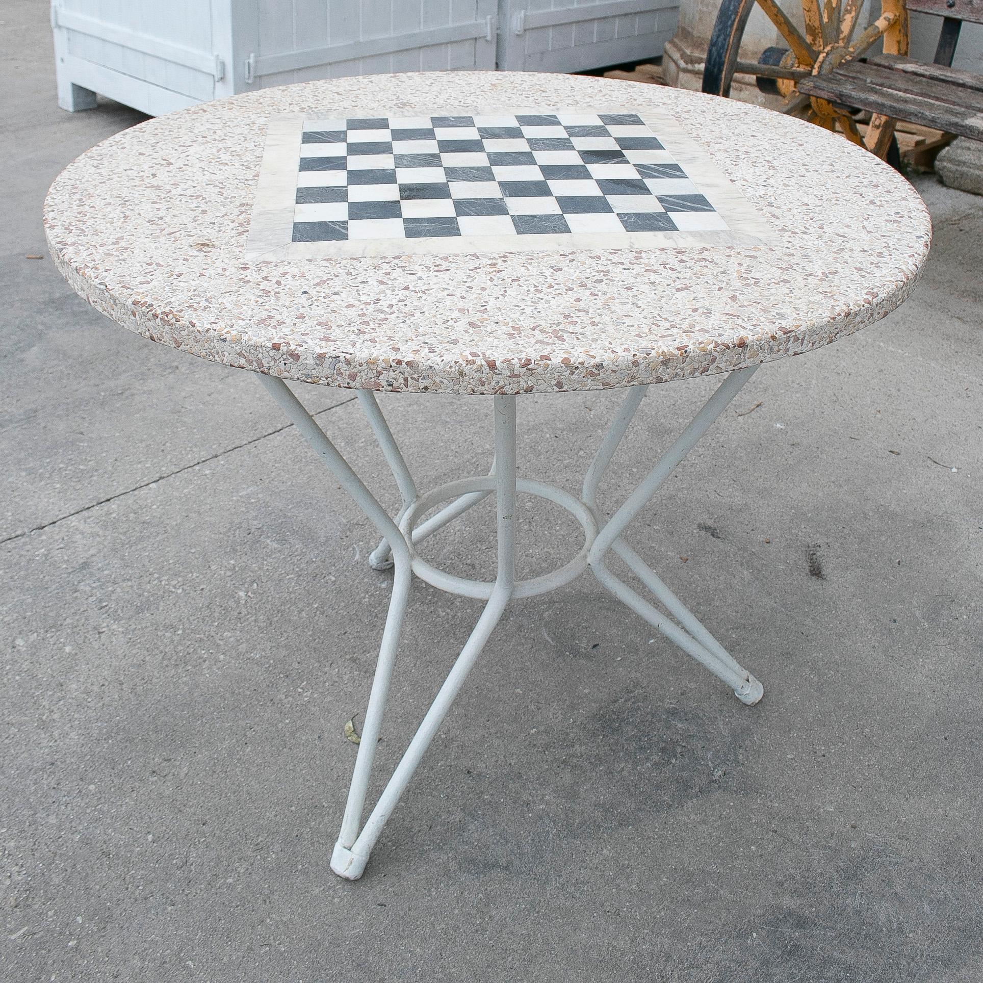 1970s Spanish Round Iron Garden Table w/ Chess Board Cast Stone Top In Good Condition In Marbella, ES