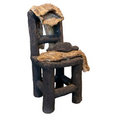 Silla española de terracota esculpida de los años 70 con sombrero y ropa de montera de torero
