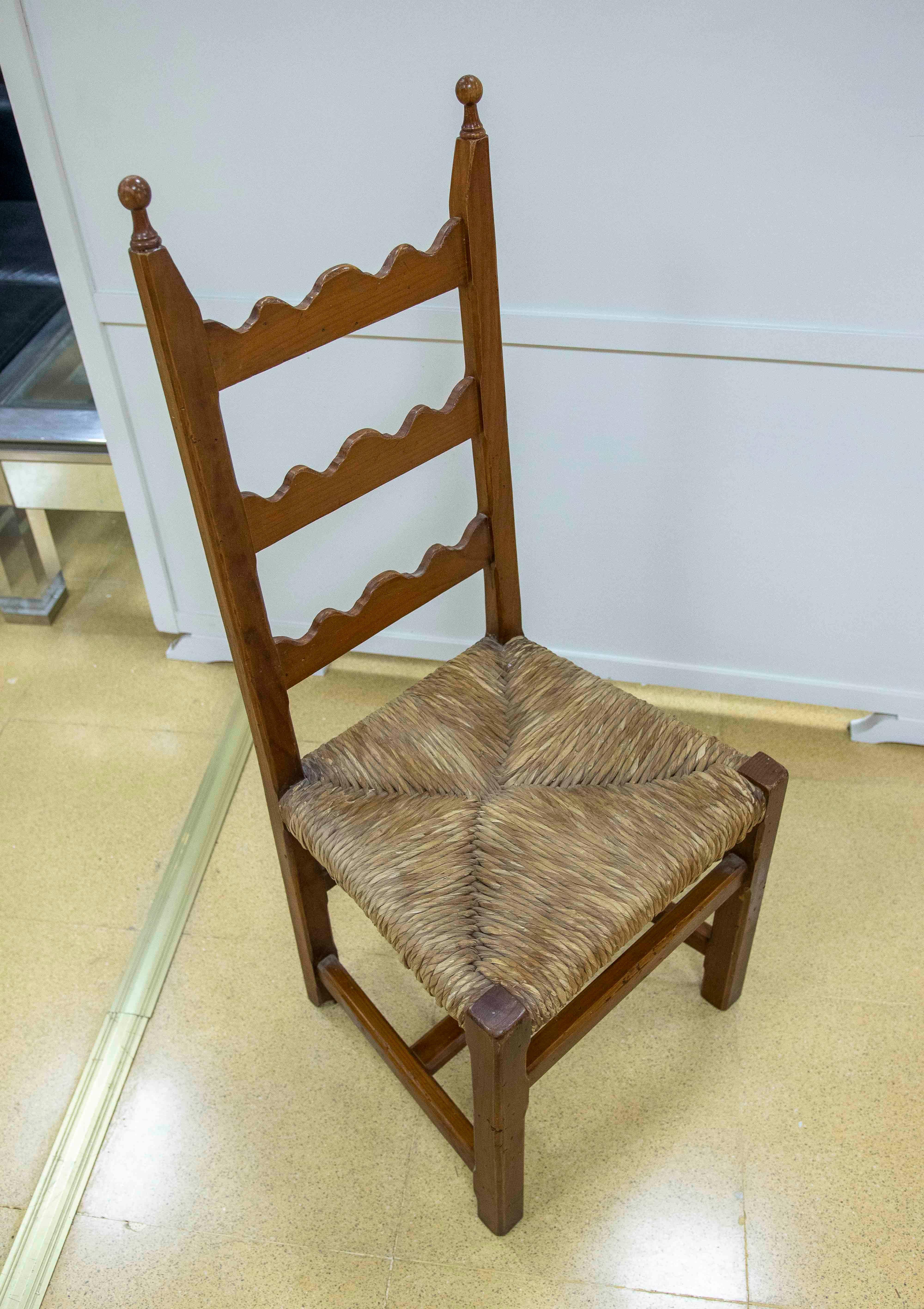 20ième siècle Ensemble espagnol des années 1970 composé de six chaises en pin avec assise en jonc en vente