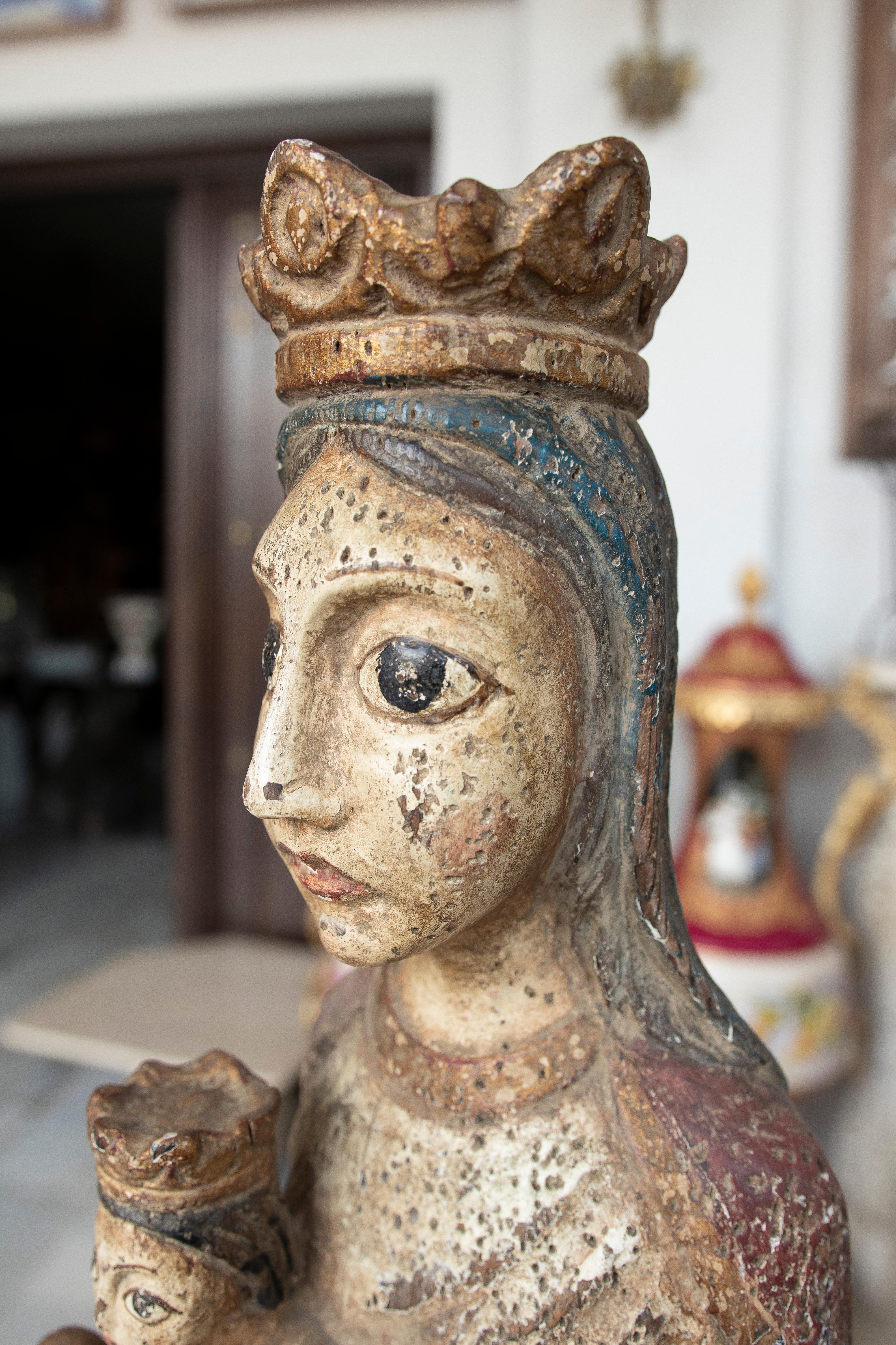 1970s Spanish Virgin & Child Hand Carved and Painted Wood Romanesque Sculpture For Sale 4