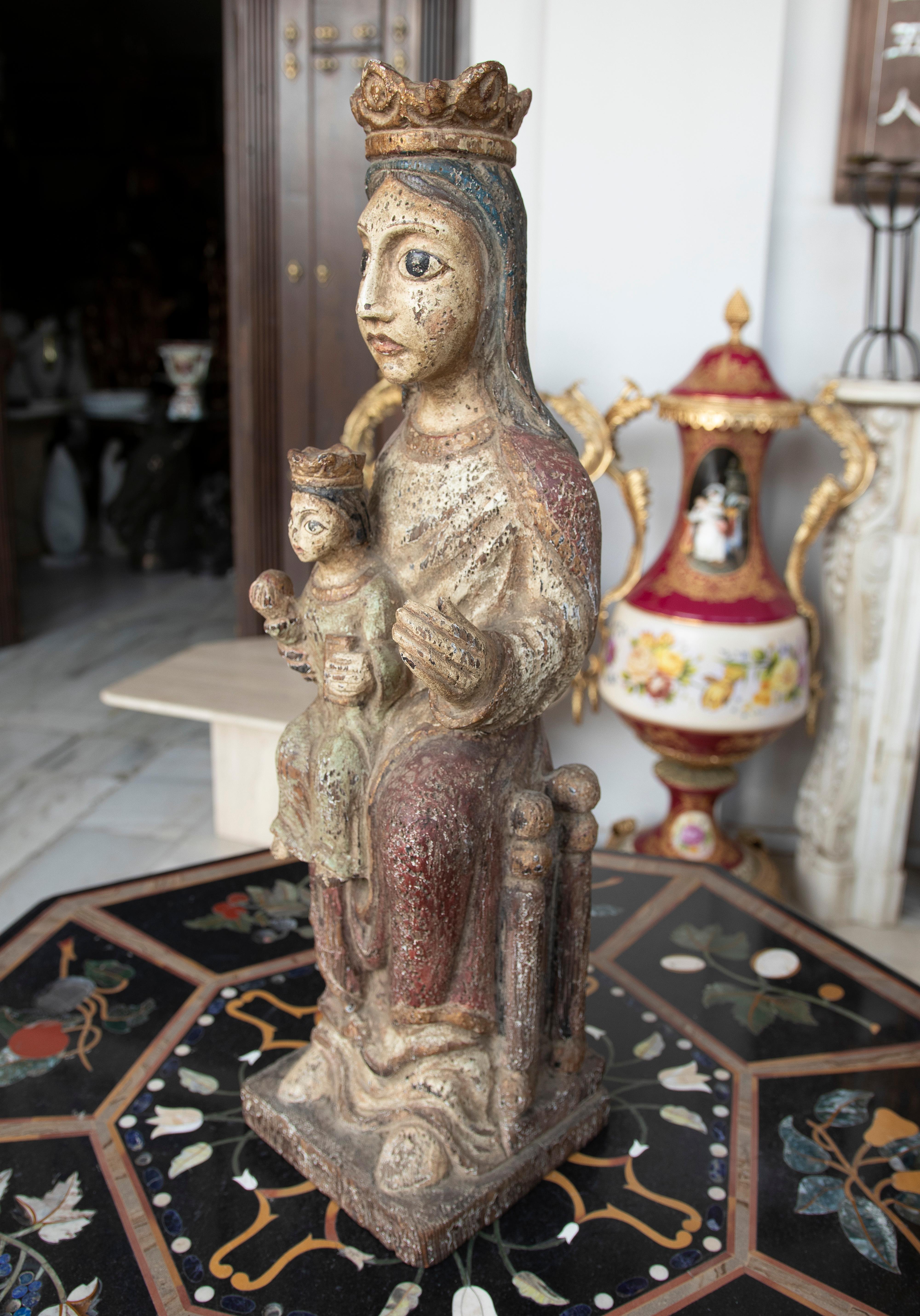 1970s Spanish Virgin & Child Hand Carved and Painted Wood Romanesque Sculpture In Good Condition For Sale In Marbella, ES