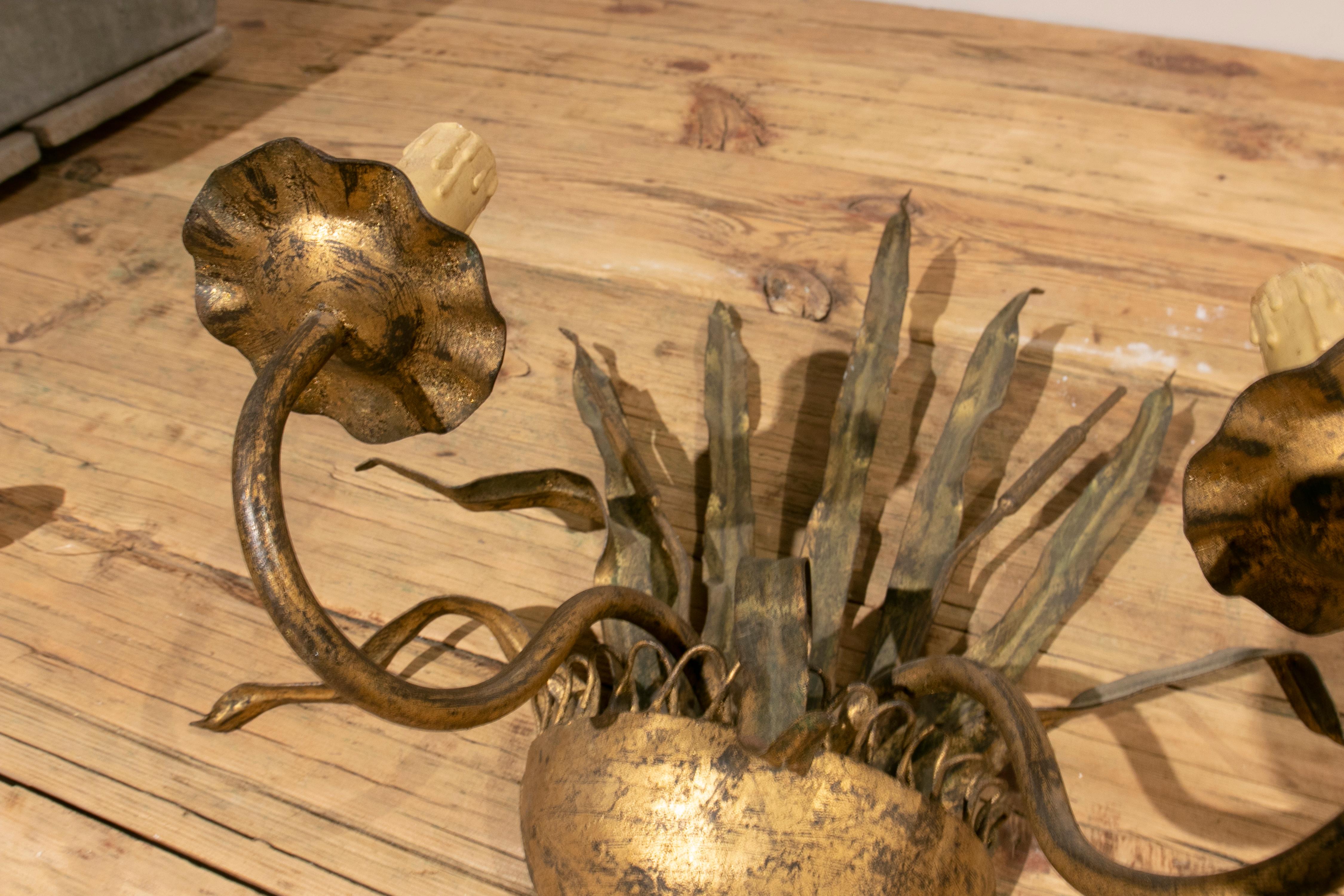 1970s Spanish Wall Lamp in Gilded Metal with Palm Leaf Shapes For Sale 7