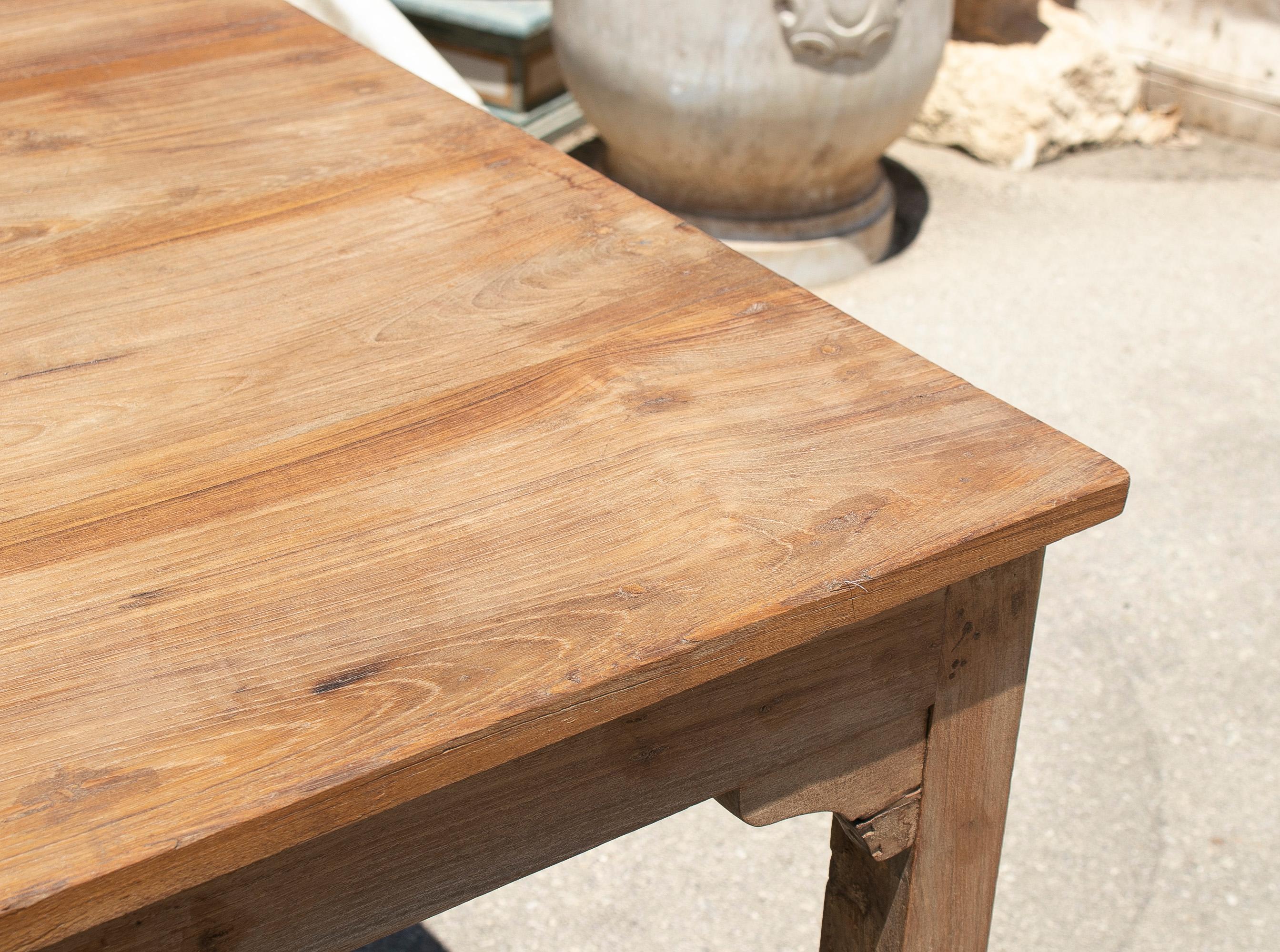 1970s Spanish Washed Wood Tailor's Working Table w/ Crossbeam Legs In Good Condition For Sale In Marbella, ES