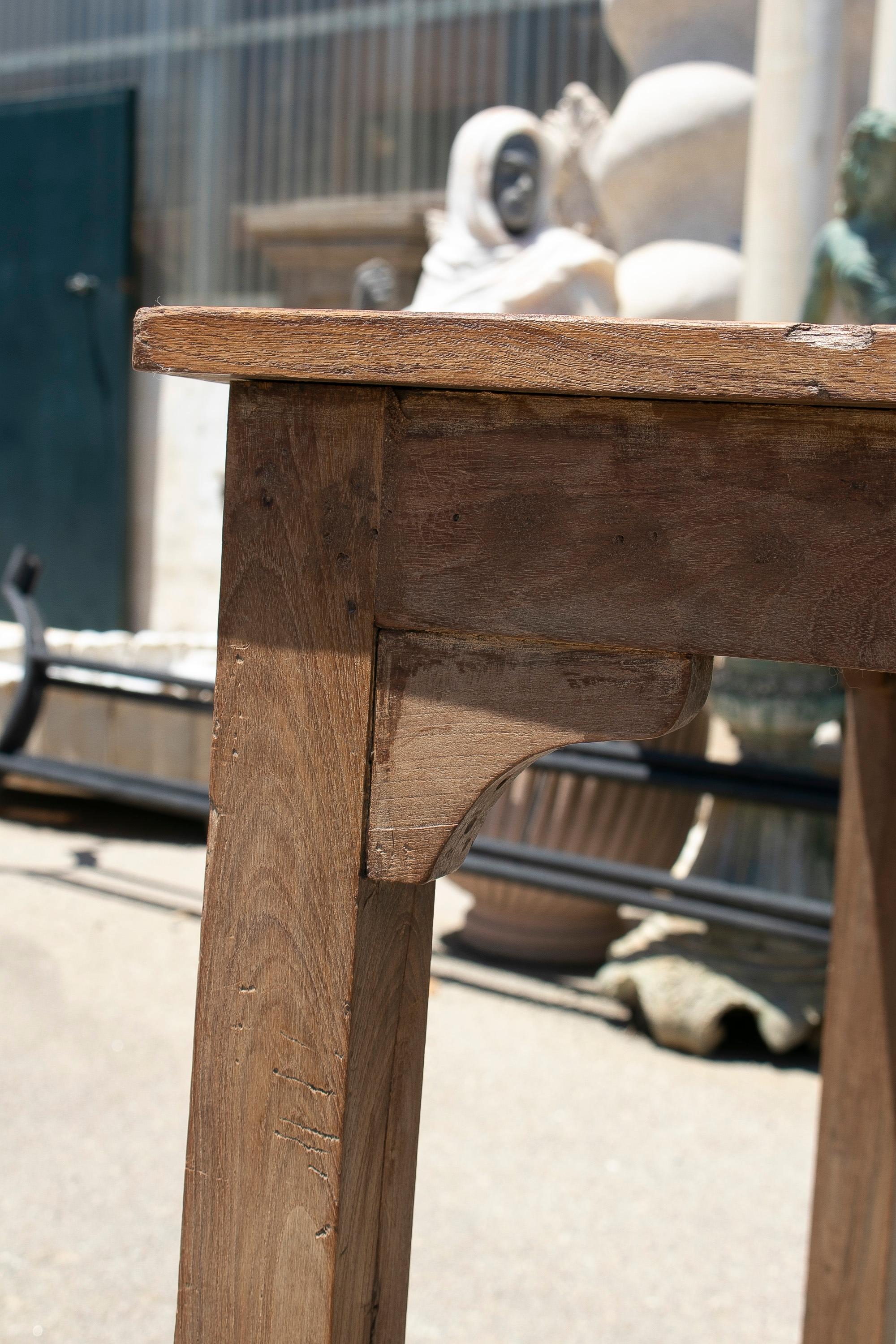 Legno Tavolo da lavoro da sarto in legno lavato spagnolo degli anni '70 con gambe a croce in vendita