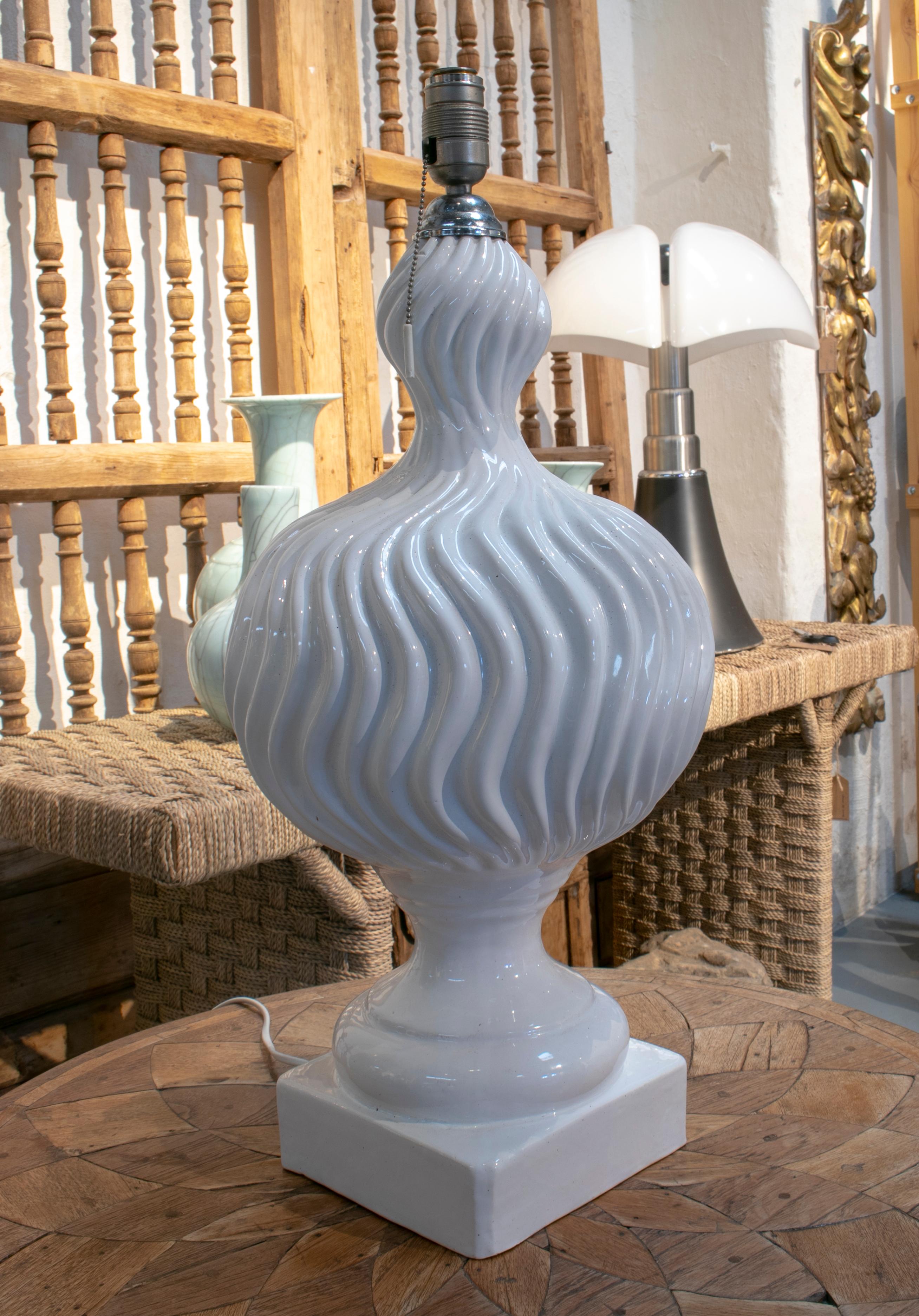 1970s Spanish white ceramic table lamp.