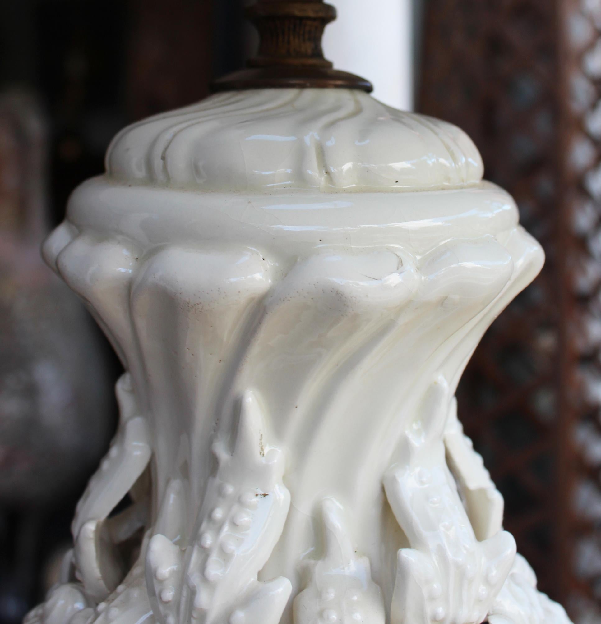 1970s Spanish White Glazed Manises Ceramic Table Lamp with Wooden Base 1