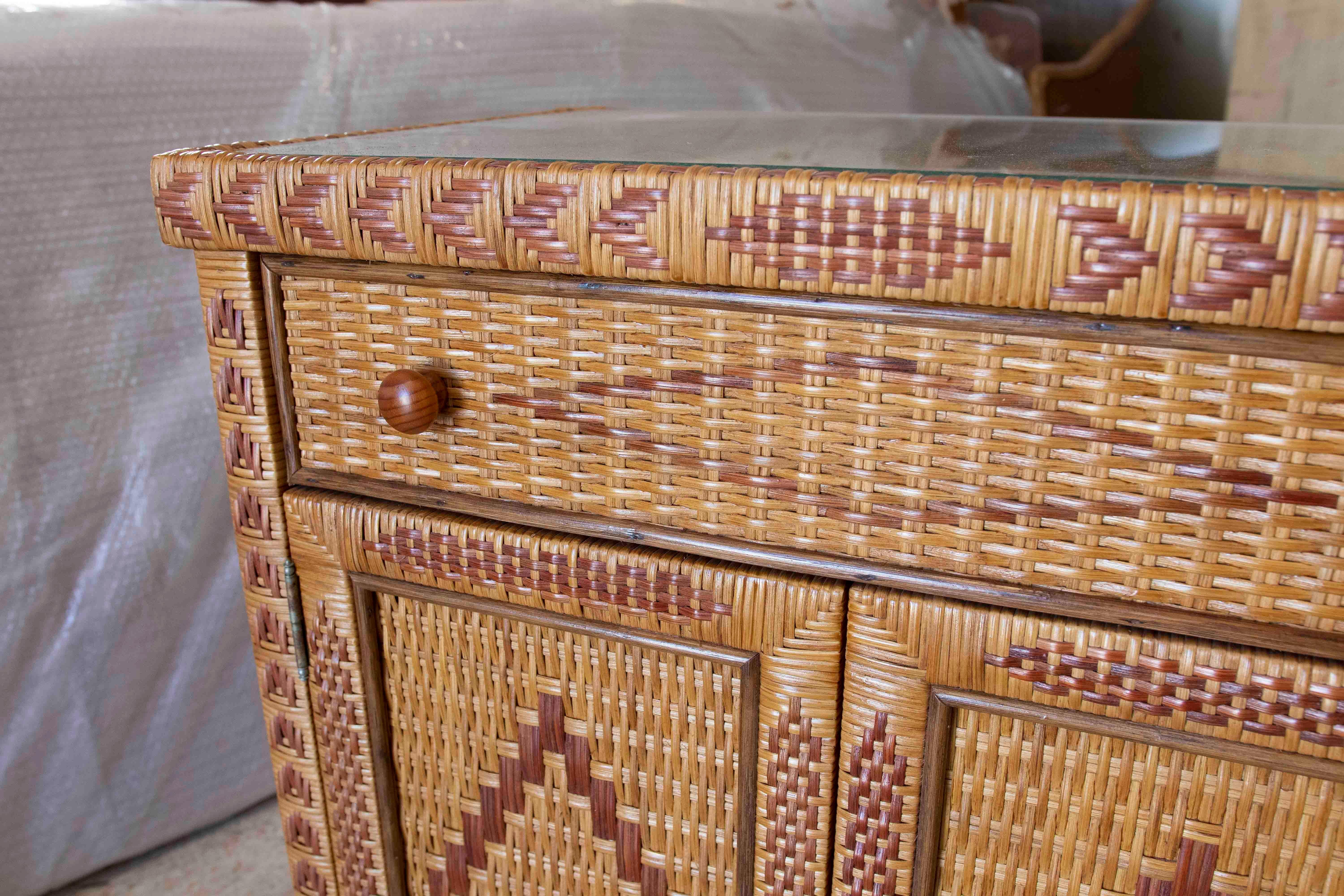 1970s Spanish Wicker and Wood Sideboard with Doors and Drawers  For Sale 5