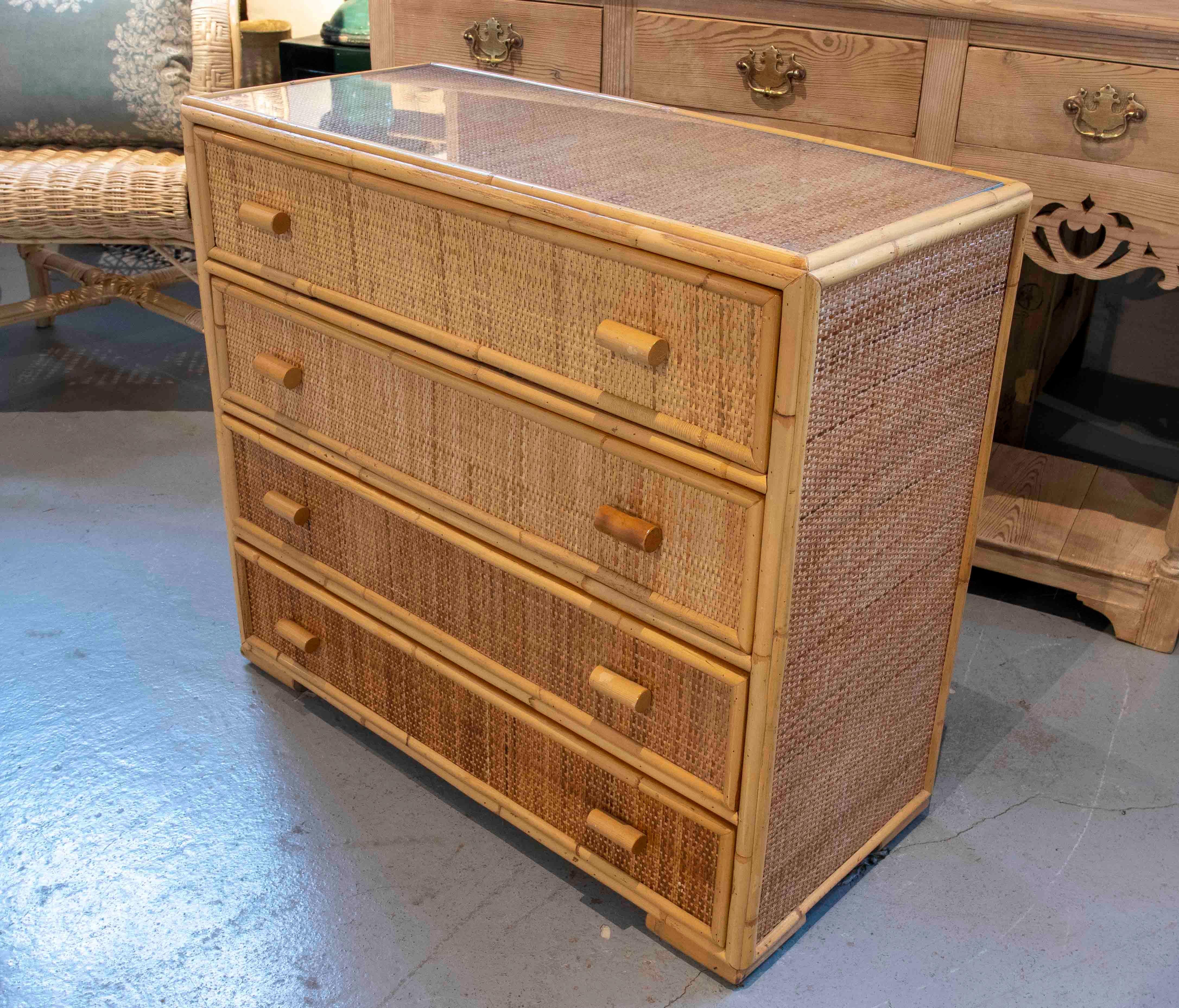 1970s Spanish Wicker Chest of Drawers with Three Drawers and Glass Top In Good Condition In Marbella, ES