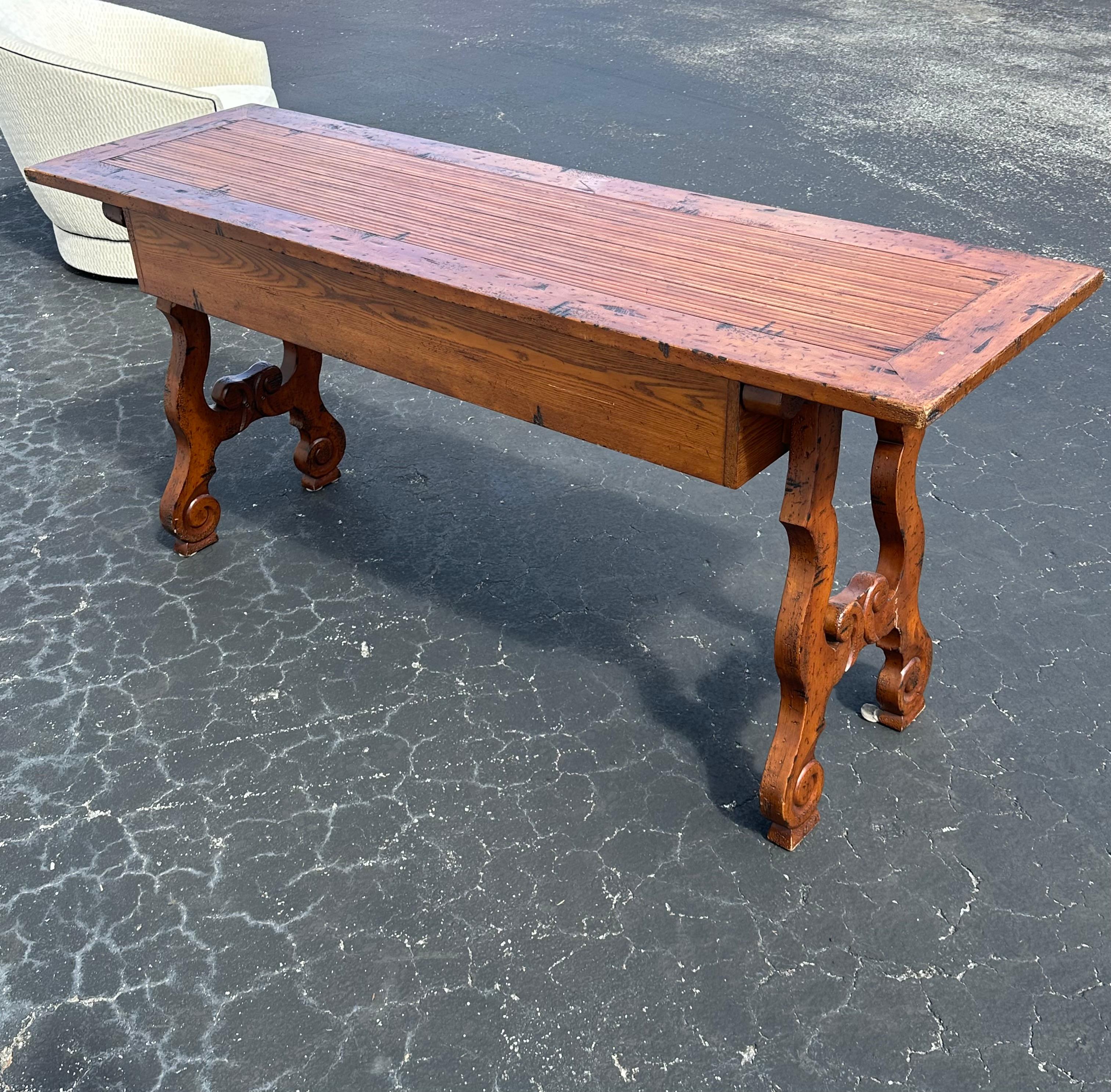 Tavolo consolle in stile brutalista in legno spagnolo degli anni '70 in vendita 5