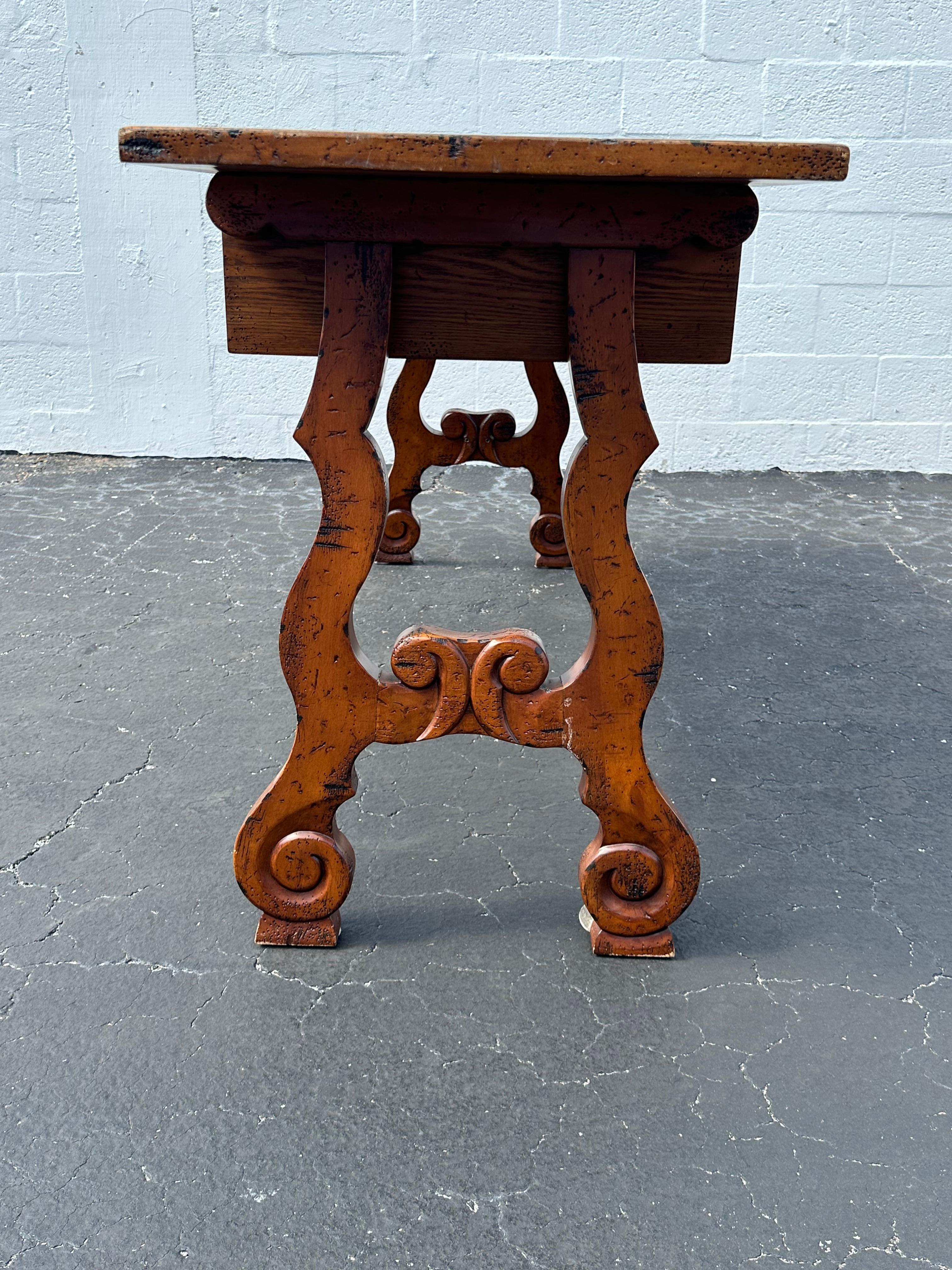 Tavolo consolle in stile brutalista in legno spagnolo degli anni '70 in vendita 7