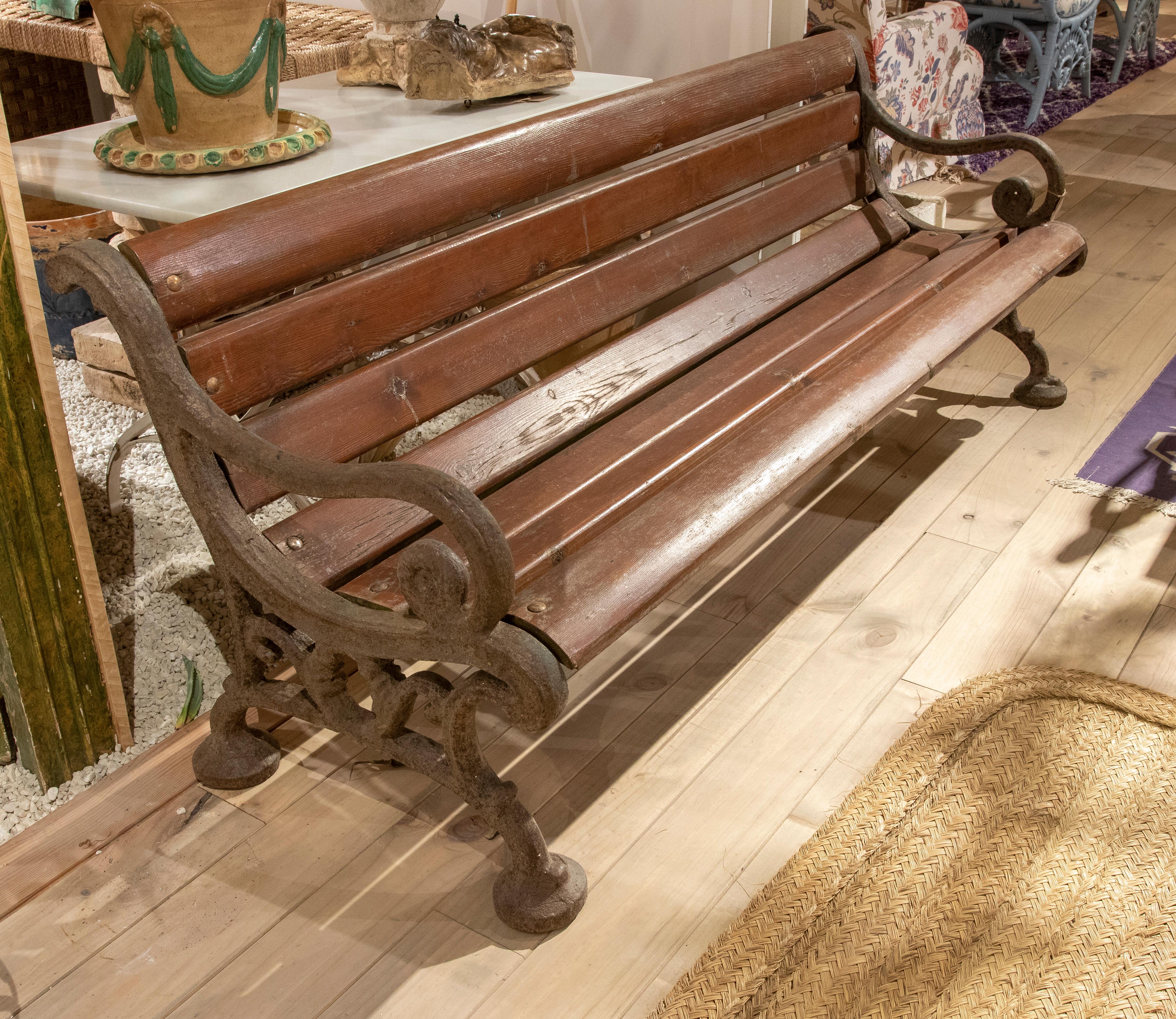 1970s Spanish Wooden Garden Bench with Iron Frame  In Good Condition In Marbella, ES