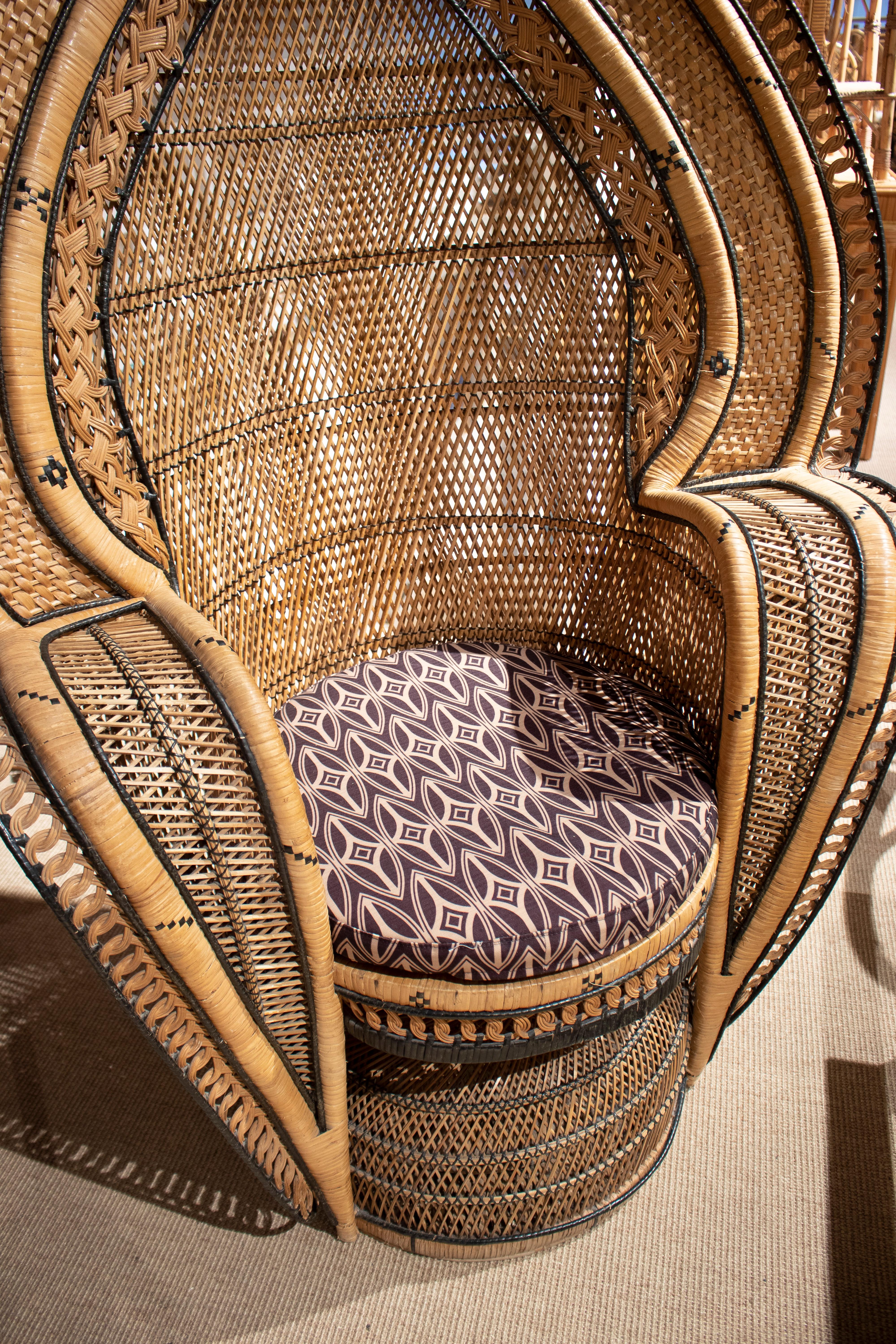 20th Century 1970s Spanish Woven 2-Tone Wicker “Emmanuelle” Peacock Chair For Sale