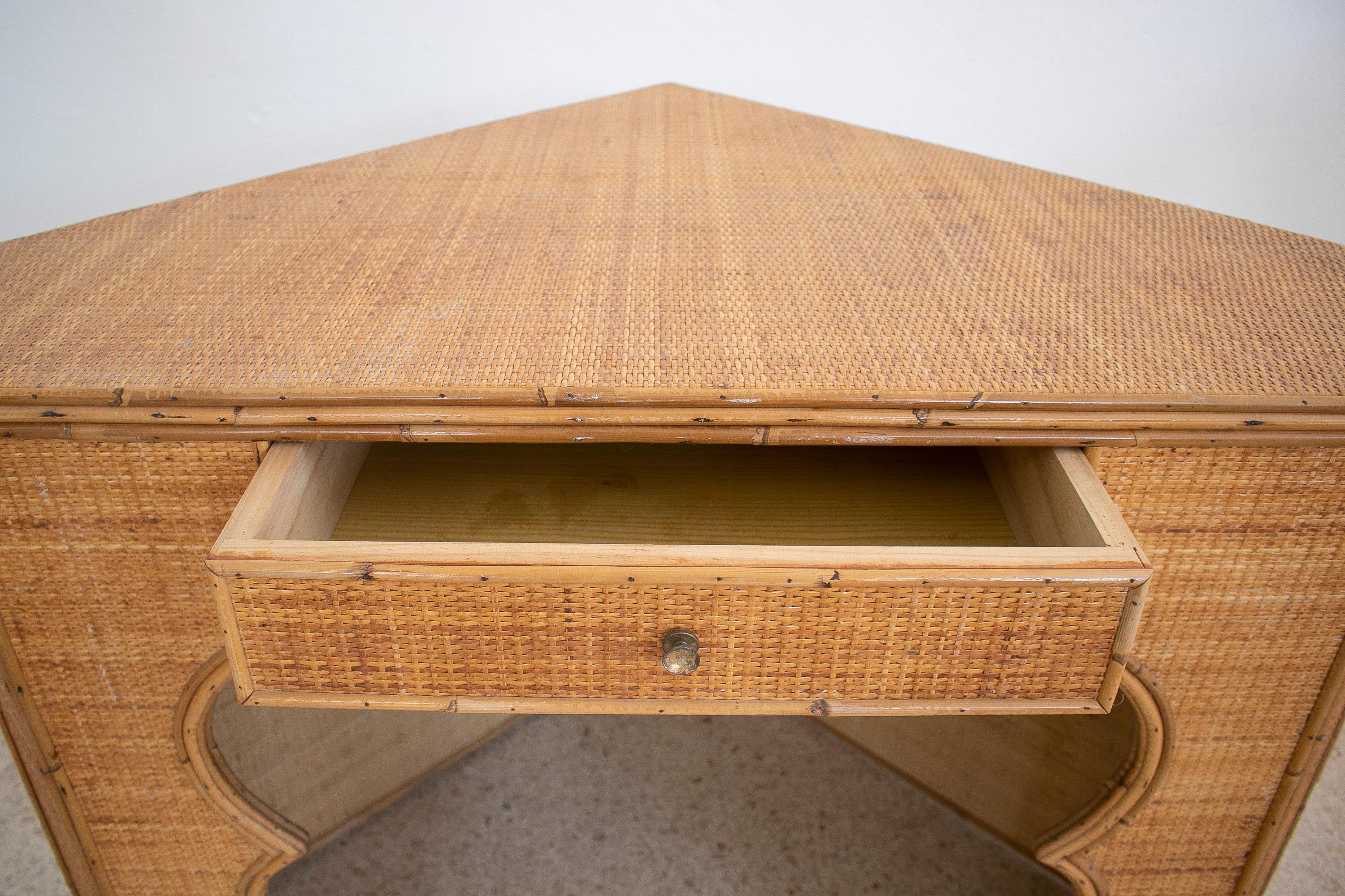 1970s Spanish Woven Wicker 1-Drawer Corner Table 14
