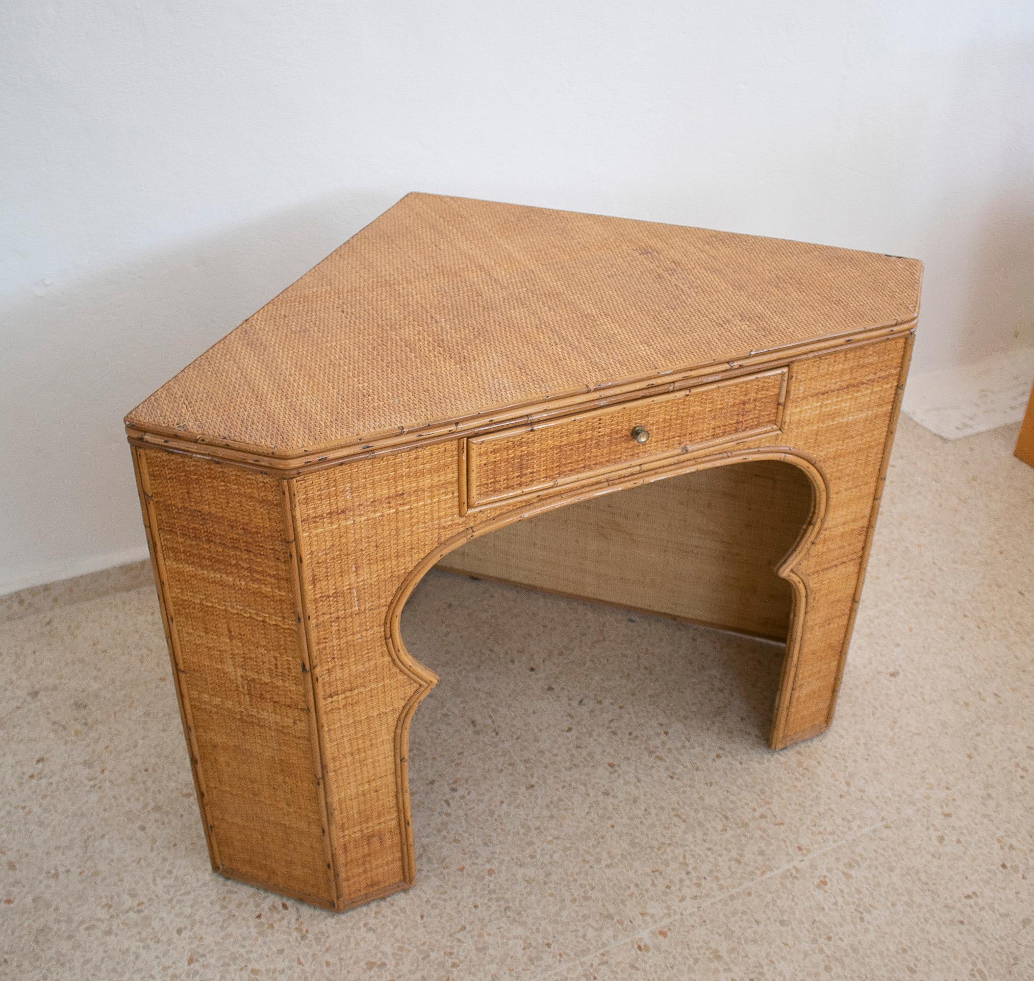 20th Century 1970s Spanish Woven Wicker 1-Drawer Corner Table