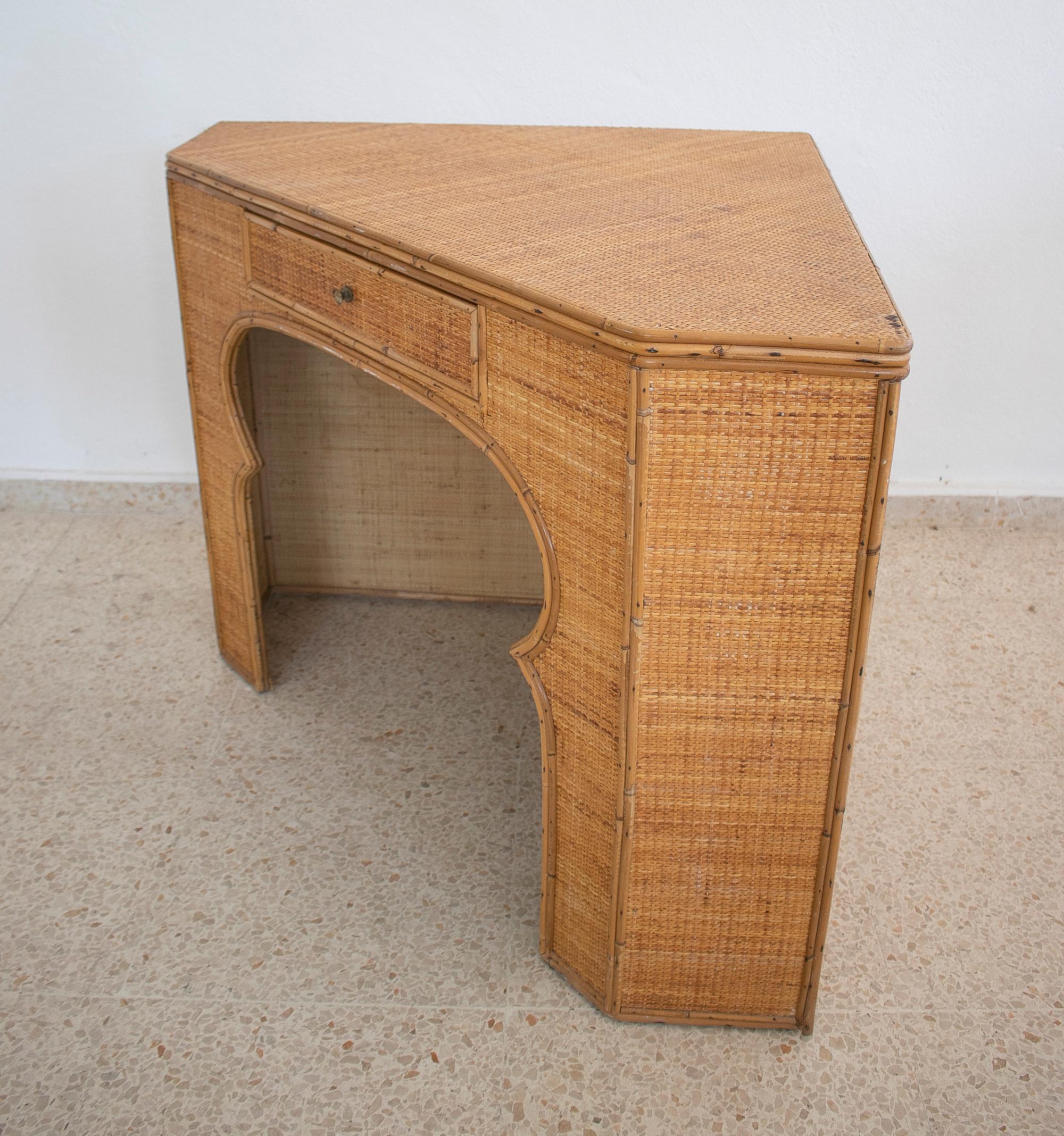 1970s Spanish Woven Wicker 1-Drawer Corner Table 1