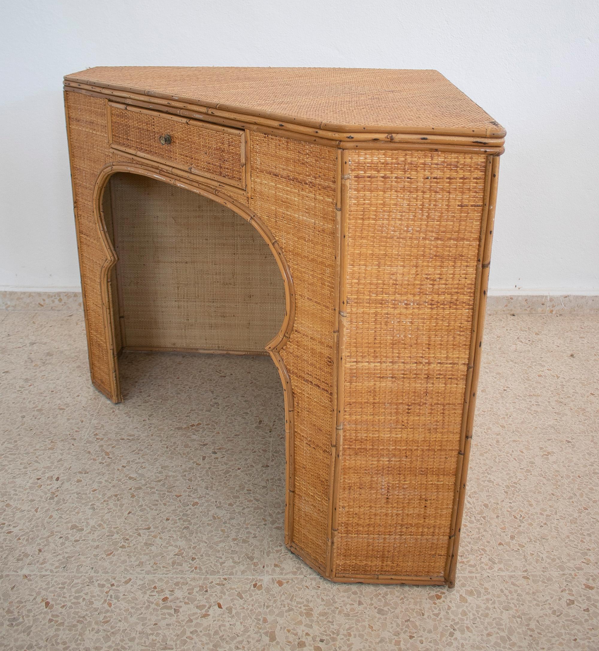 1970s Spanish Woven Wicker 1-Drawer Corner Table 2