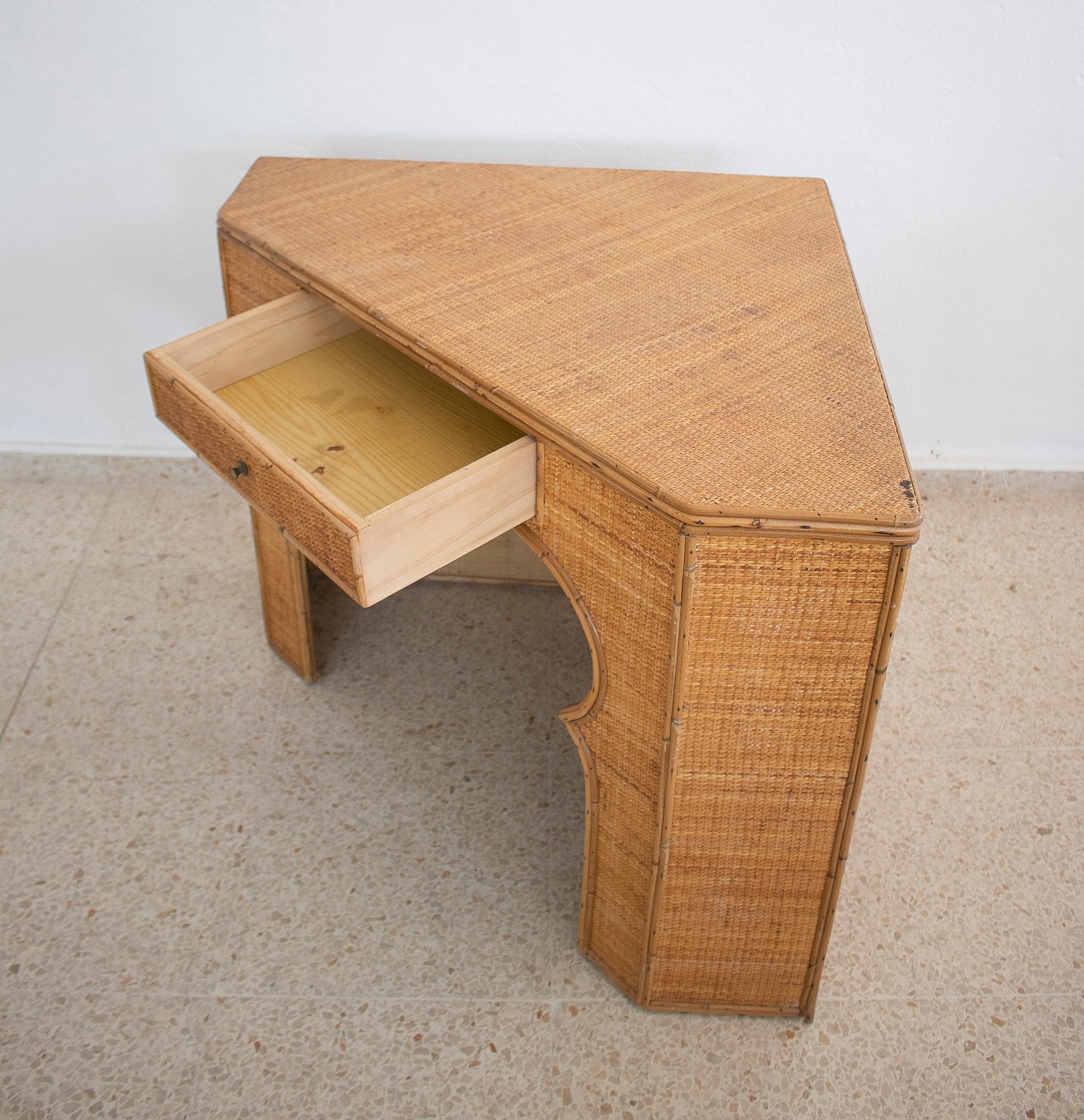 1970s Spanish Woven Wicker 1-Drawer Corner Table 3