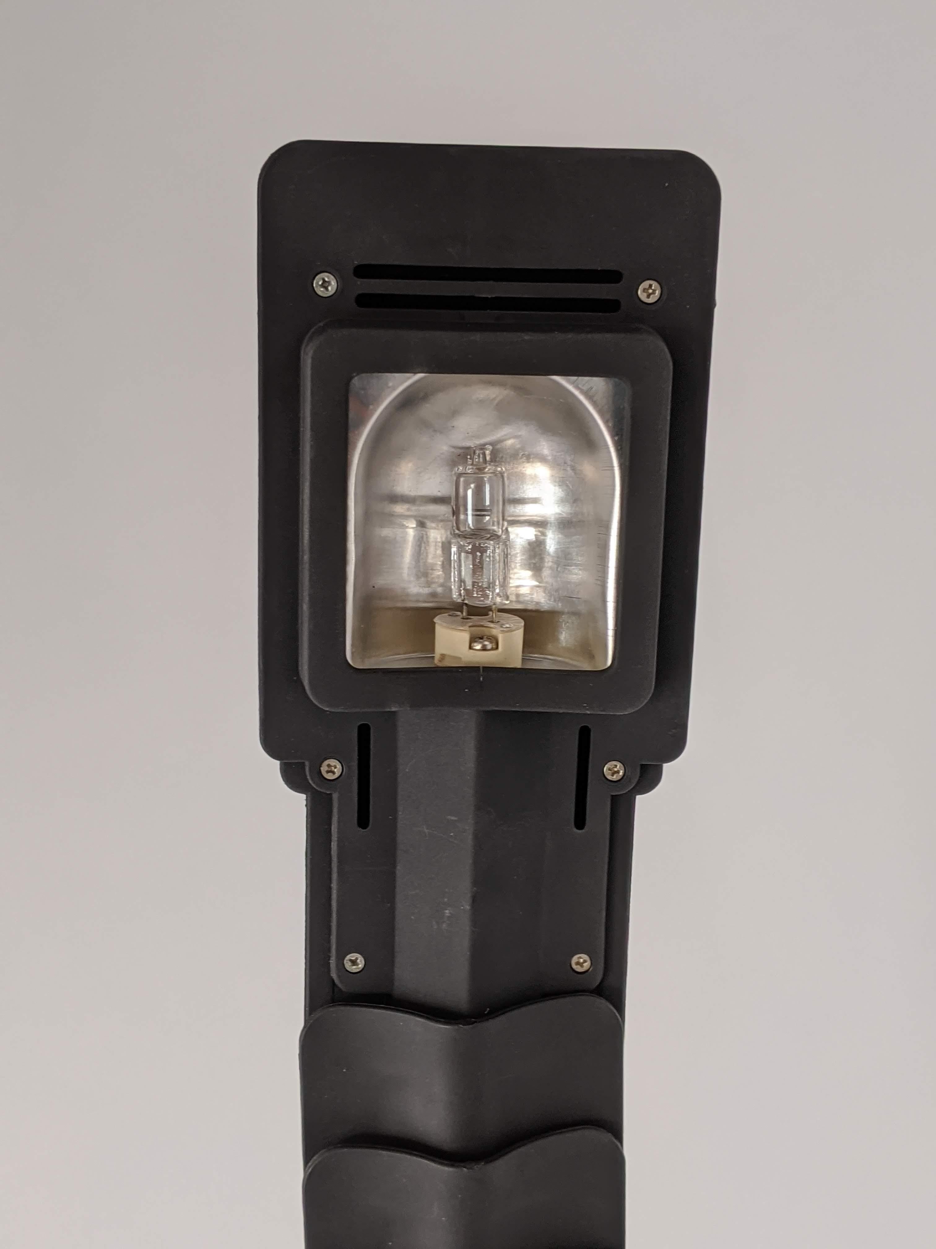 1970er Jahre Wirbelsäulenförmige 'Proteo' Halogen-Tischlampe, Italien im Angebot 1