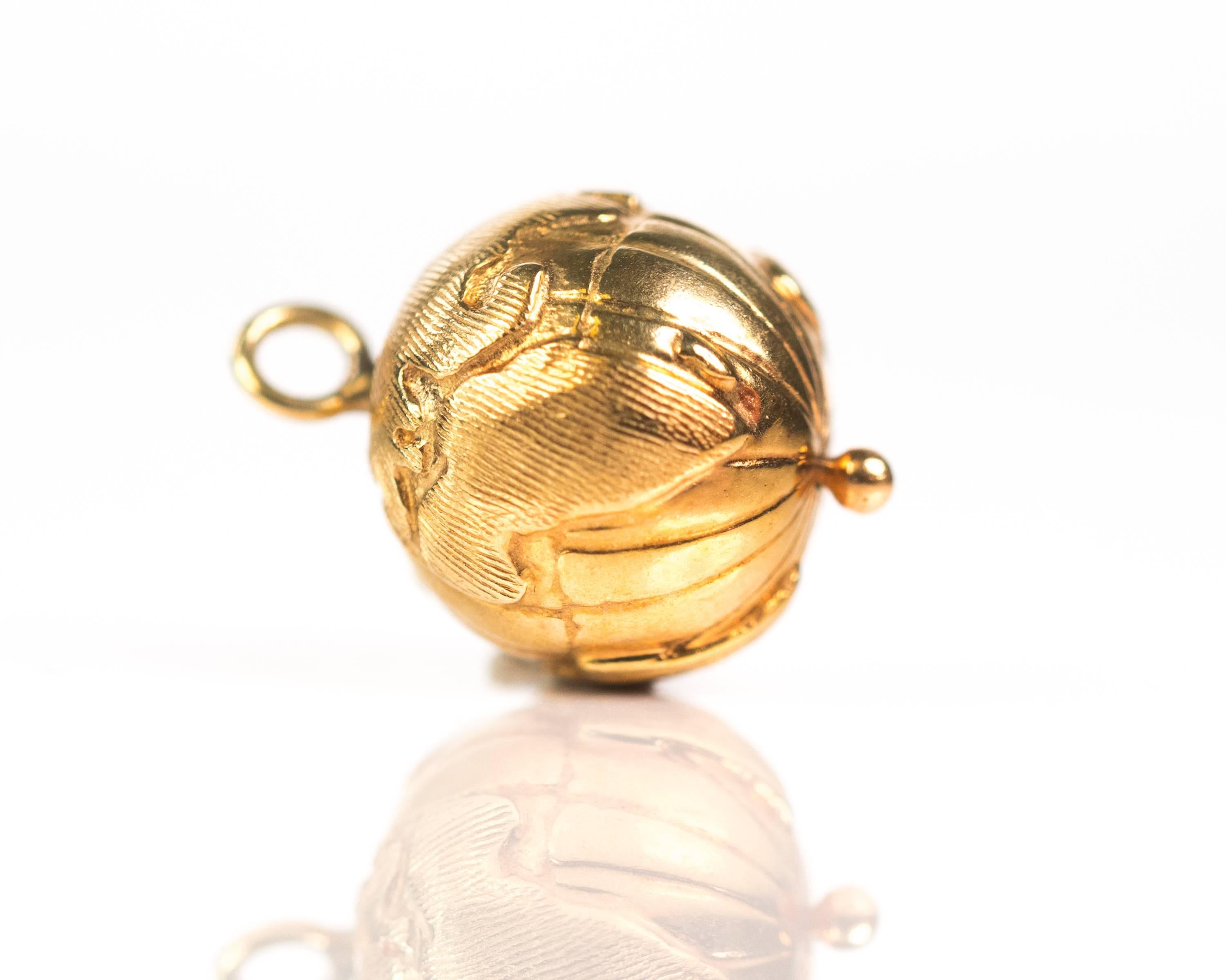 1970s Spinning Globe Charm Pendant, 14 Karat Yellow Gold 2