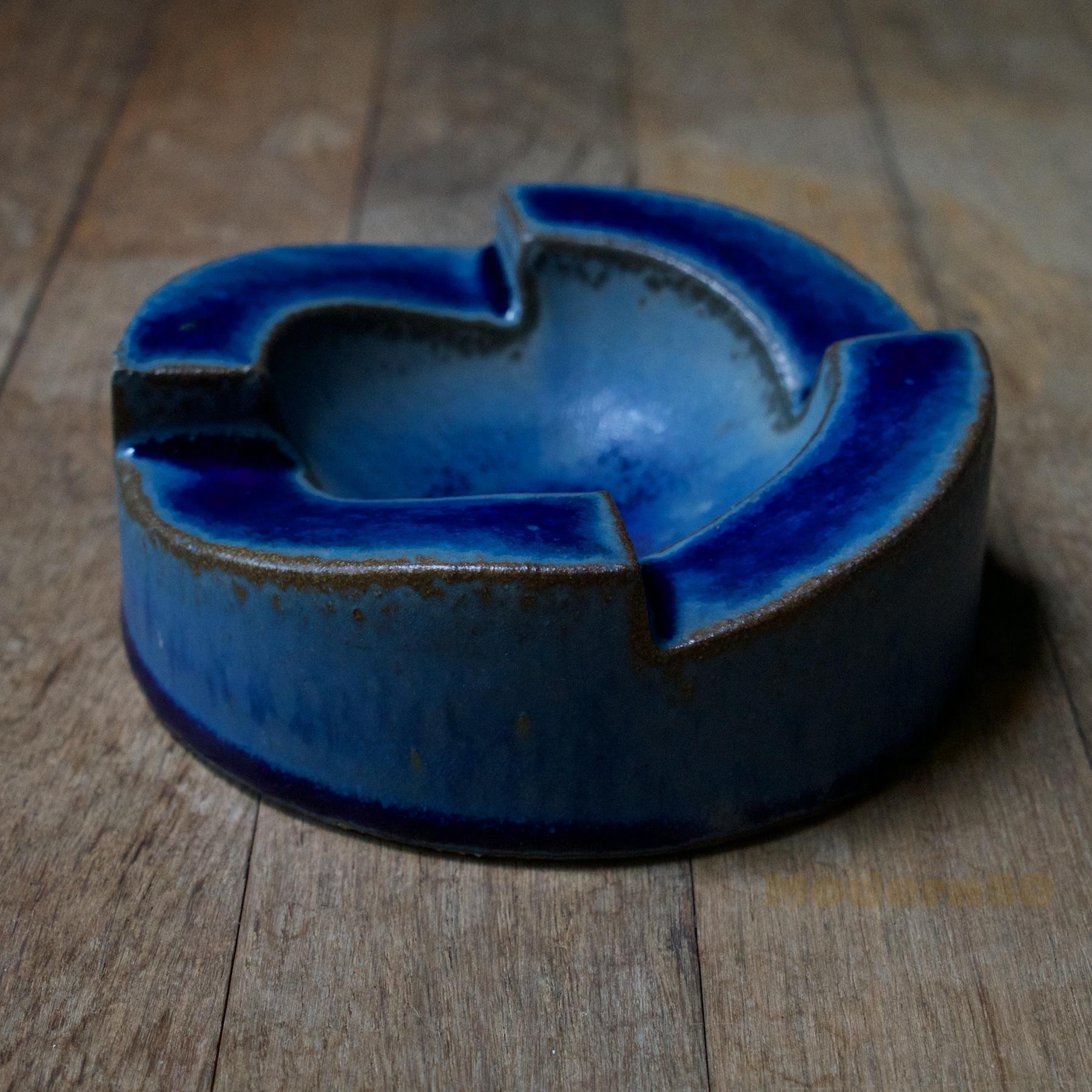 Mid-Century Modern 1970s Spiral Geometric Stoneware Blue Dish Bowl Architectural Cabinmodern For Sale
