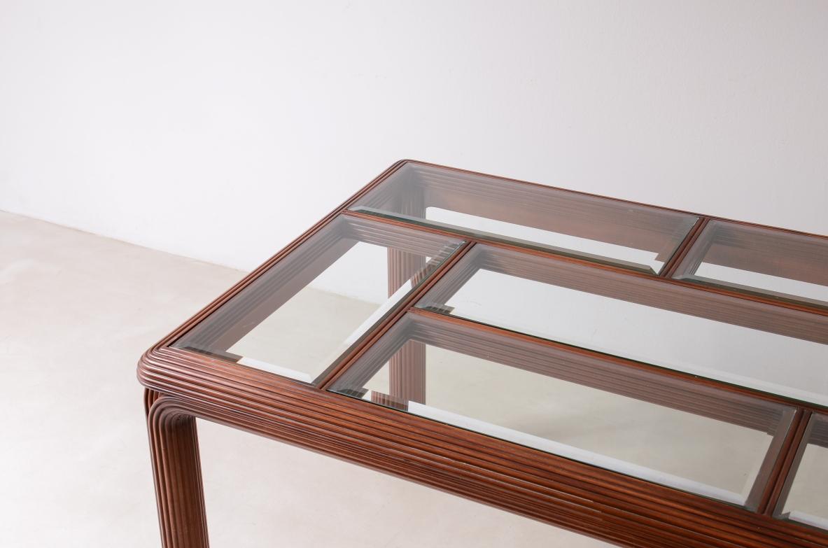 Años 70 Espléndida mesa de madera curvada con tablero de mosaico de cristal tallado. en venta 3