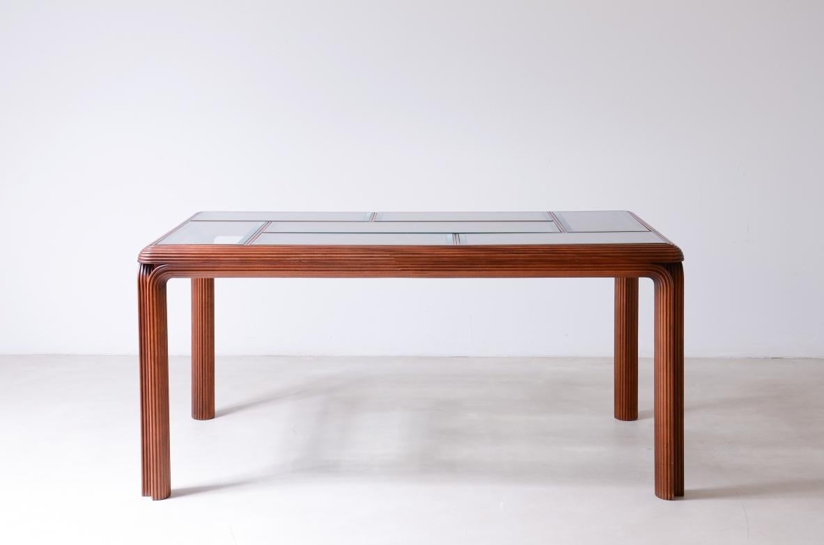 COD-2793
Espléndida mesa de madera curvada con tablero de mosaico de cristal tallado.

Fabricación italiana hacia la década de 1970.

