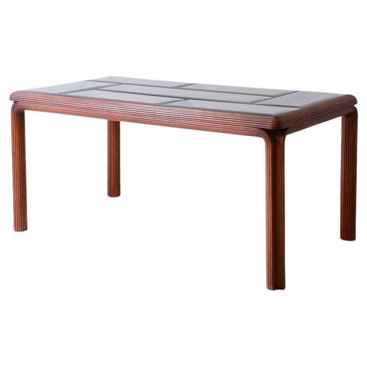 Años 70 Espléndida mesa de madera curvada con tablero de mosaico de cristal tallado. en venta