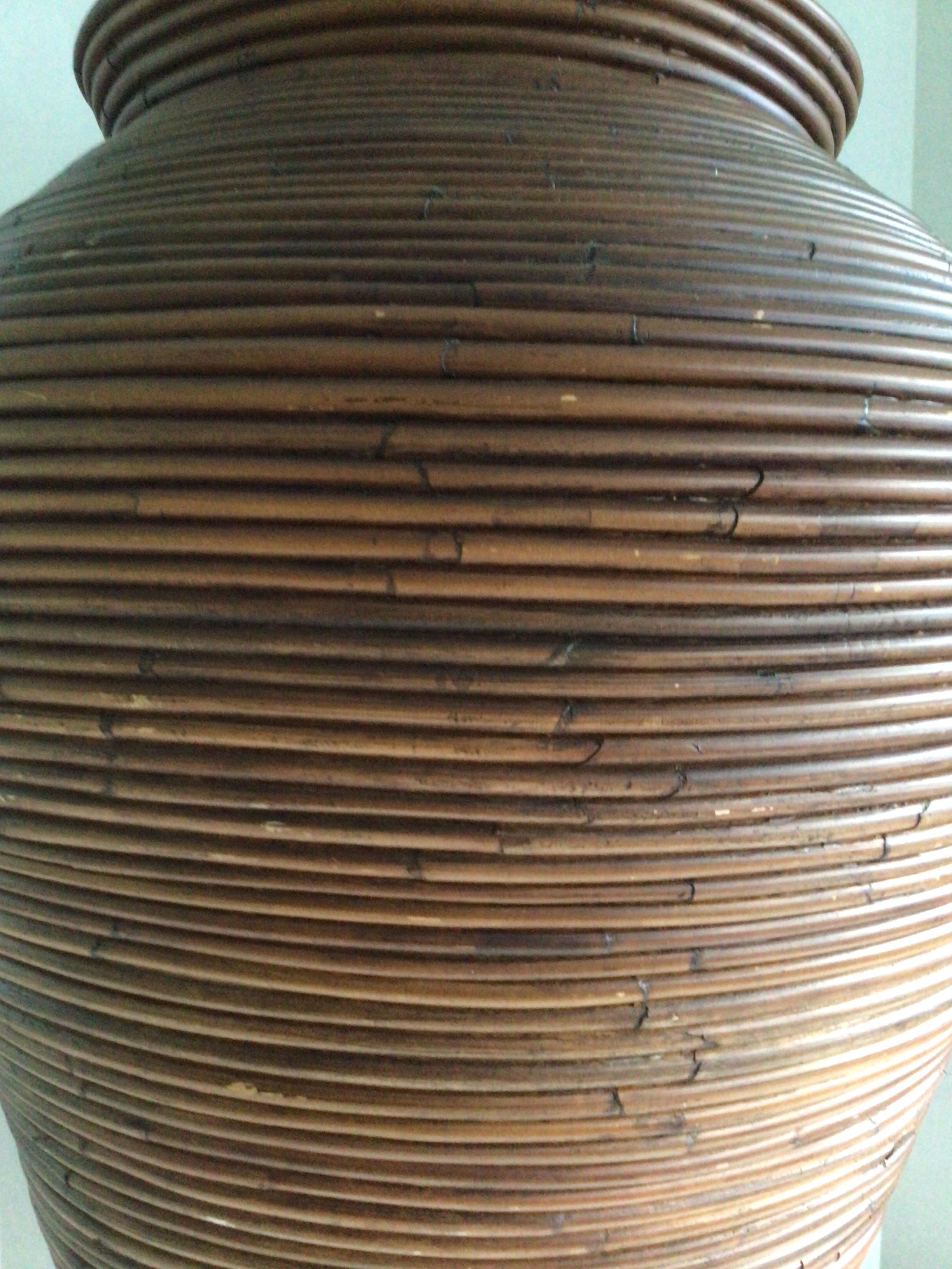 Vaso o portaombrelli in canna a spacco degli anni '70 In condizioni buone in vendita a Tarrytown, NY