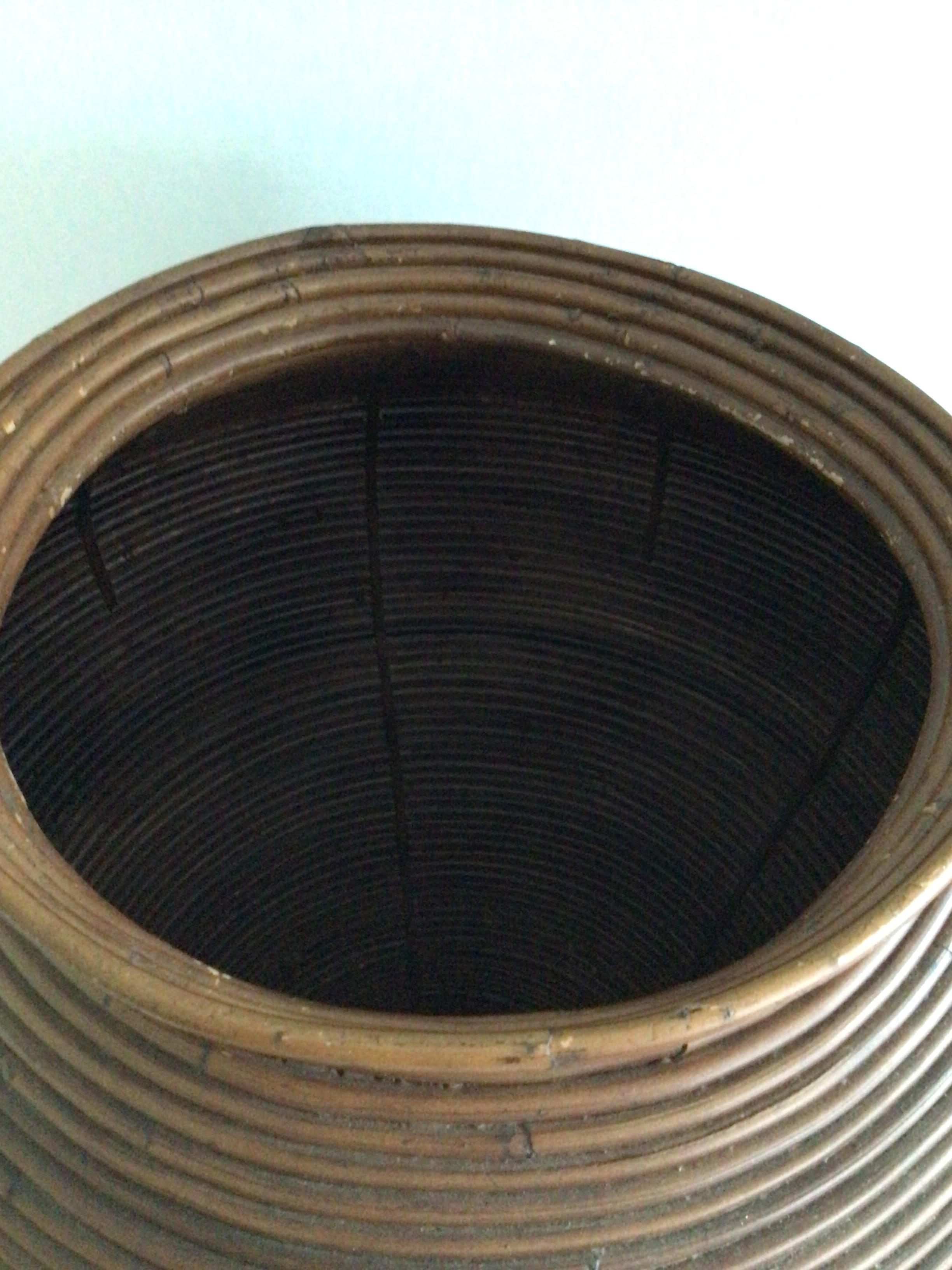 Rattan Vaso o portaombrelli in canna a spacco degli anni '70 in vendita