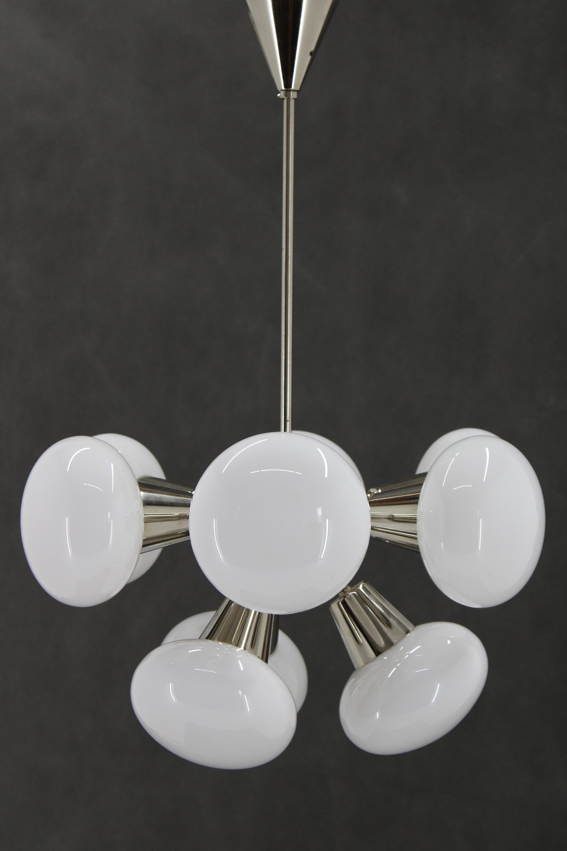- puliti
- lucidato e ricablato
- 9x , lampadine E12-E14 
- Compatibile con il cablaggio degli Stati Uniti