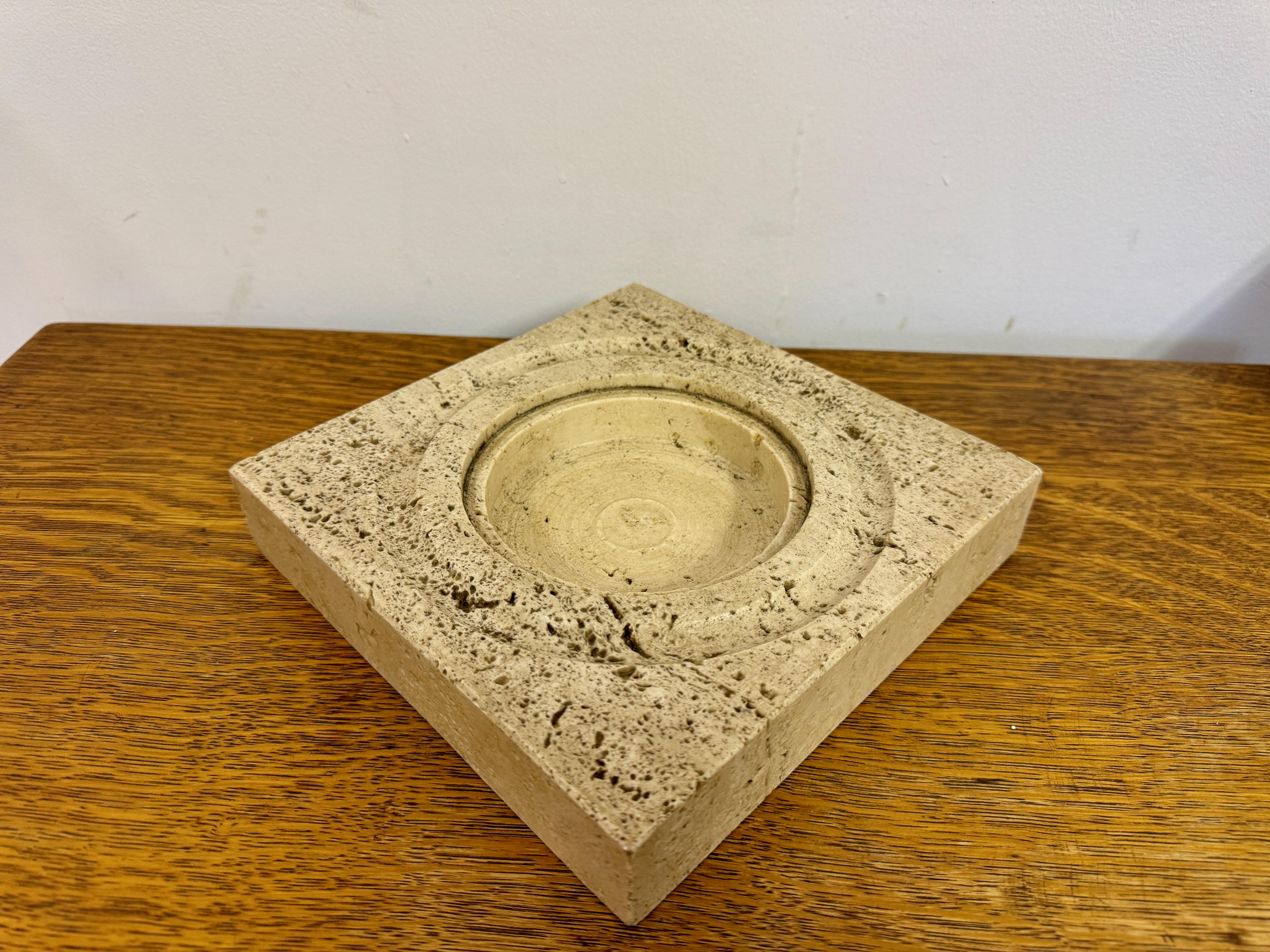 Plato cuadrado de travertino italiano de los años 70 siglo XX en venta