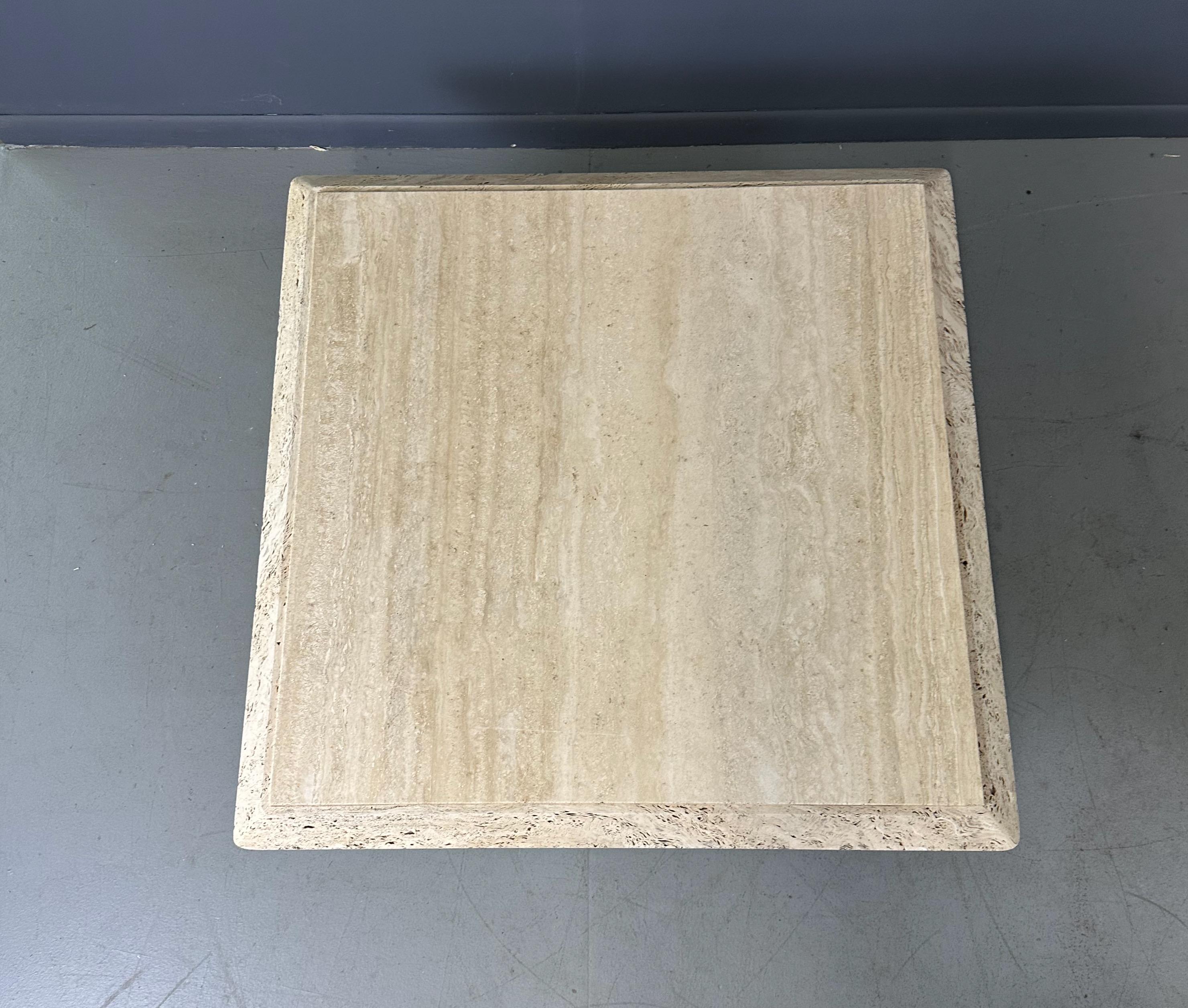 Table basse carrée des années 1970 avec beau bord non tacheté Mid Century en vente 1