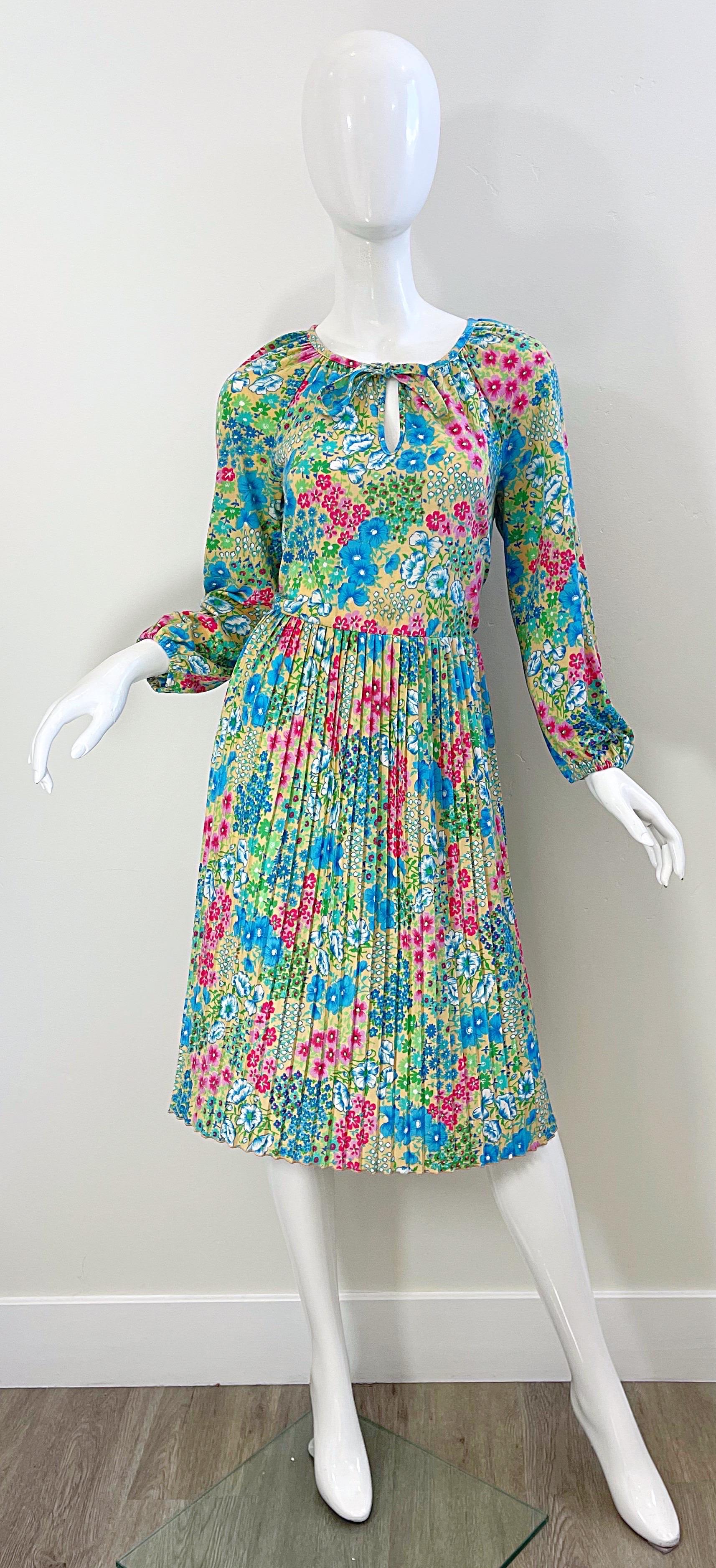 Chic vintage 70s ST. MICHAEL Italian made bright colorful flower print long sleeve dress ! Features vibrant colors of blue, pink, green, white and beige throughout. Simply slips over the head and stretches to fit. Tie at center neck can be tied into
