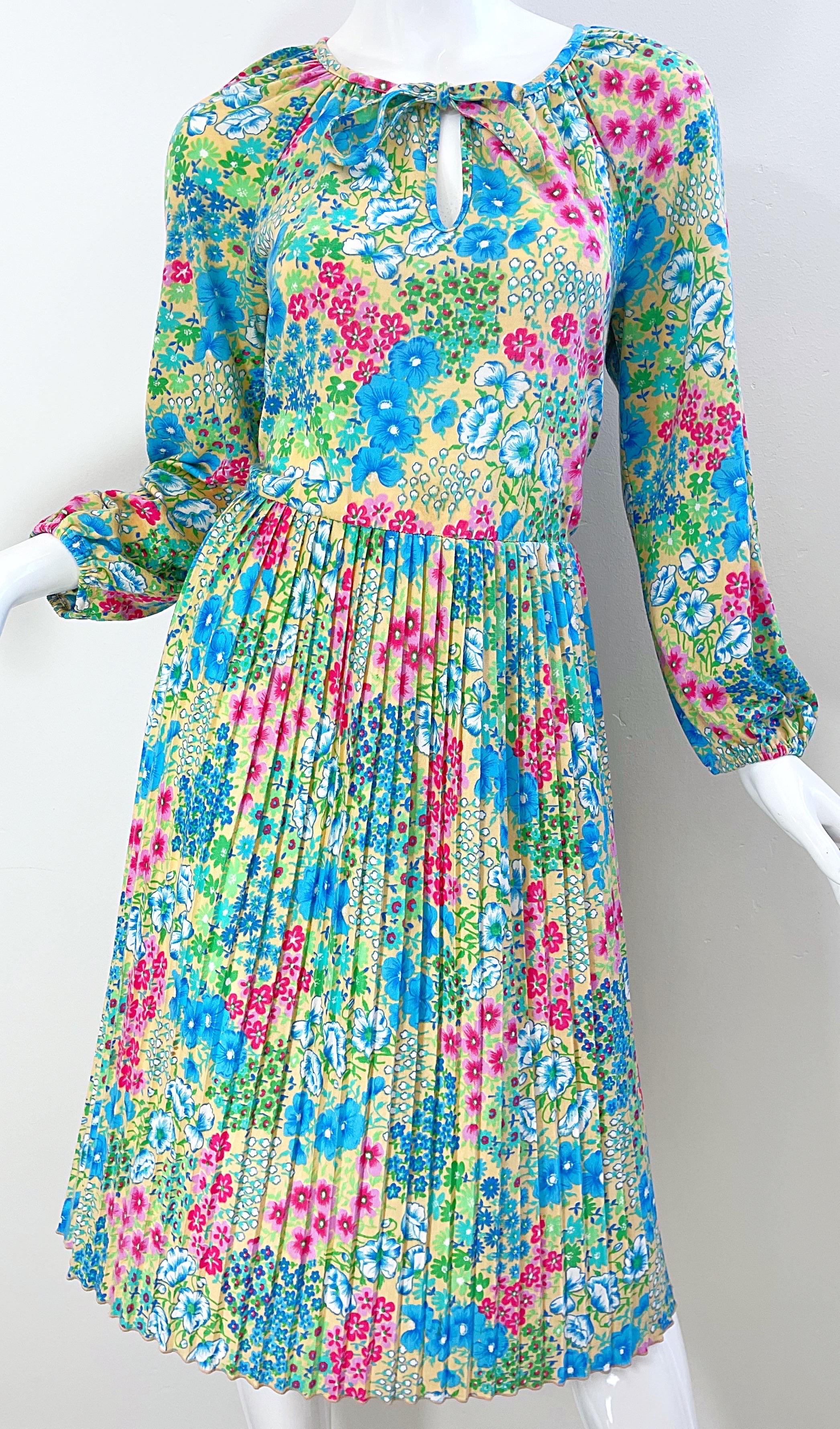 Gray 1970s St Michael Italian Made Bright Colorful Flower Print Long Sleeve 70s Dress For Sale