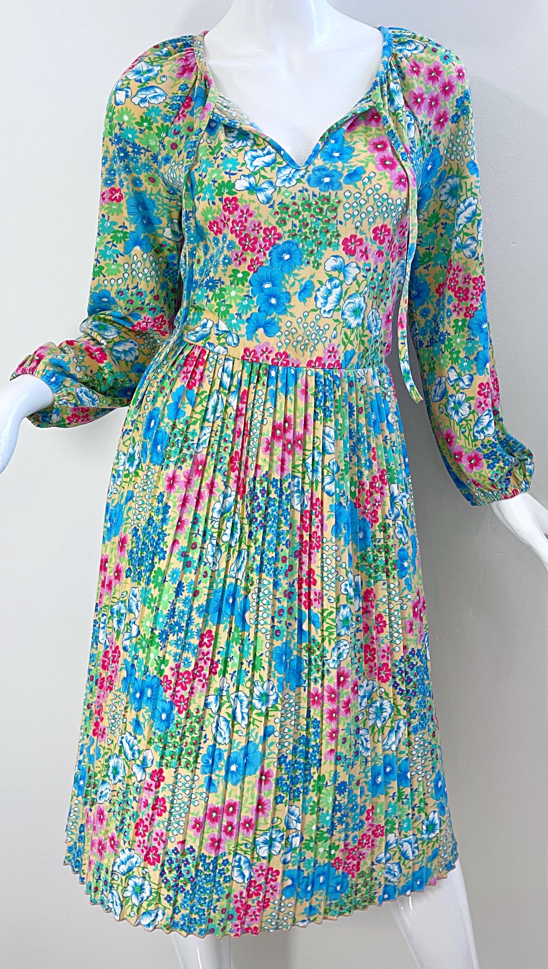 1970s St Michael Italian Made Bright Colorful Flower Print Long Sleeve 70s Dress In Excellent Condition For Sale In San Diego, CA