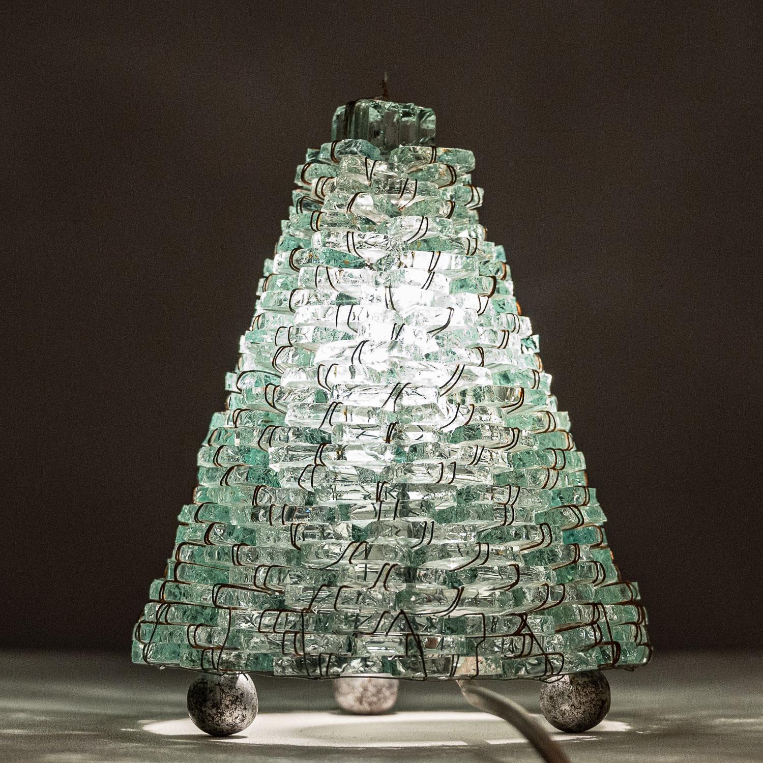 Lampe de table en métal et verre empilé des années 1970 en vente 1