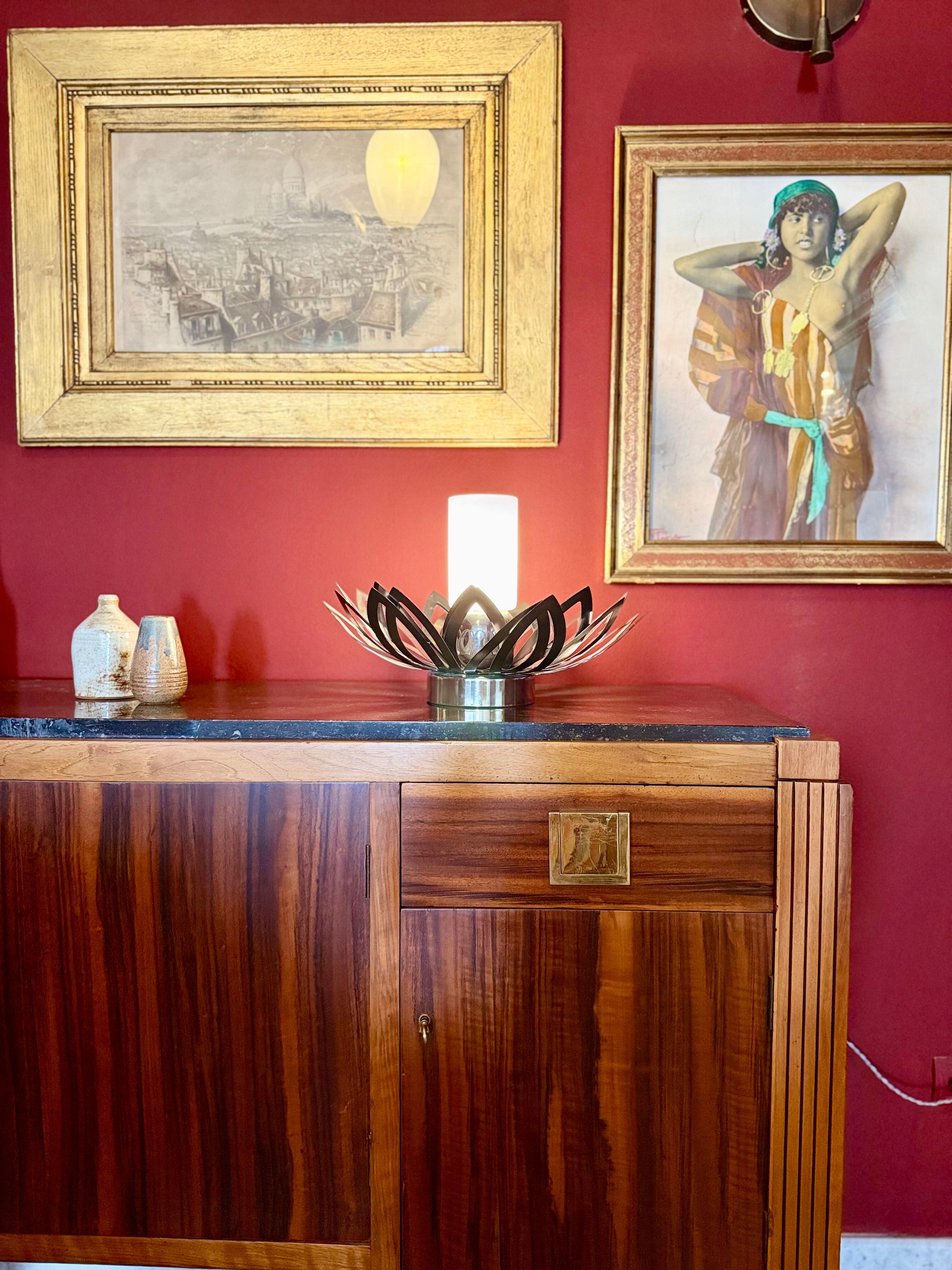 Lampe à fleurs en acier inoxydable des années 1970 par Jacqueline Trocmé en vente 1