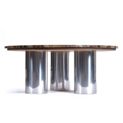 Table basse ronde à piédestal tubulaire en acier inoxydable des années 1970 avec piédestal en marbre