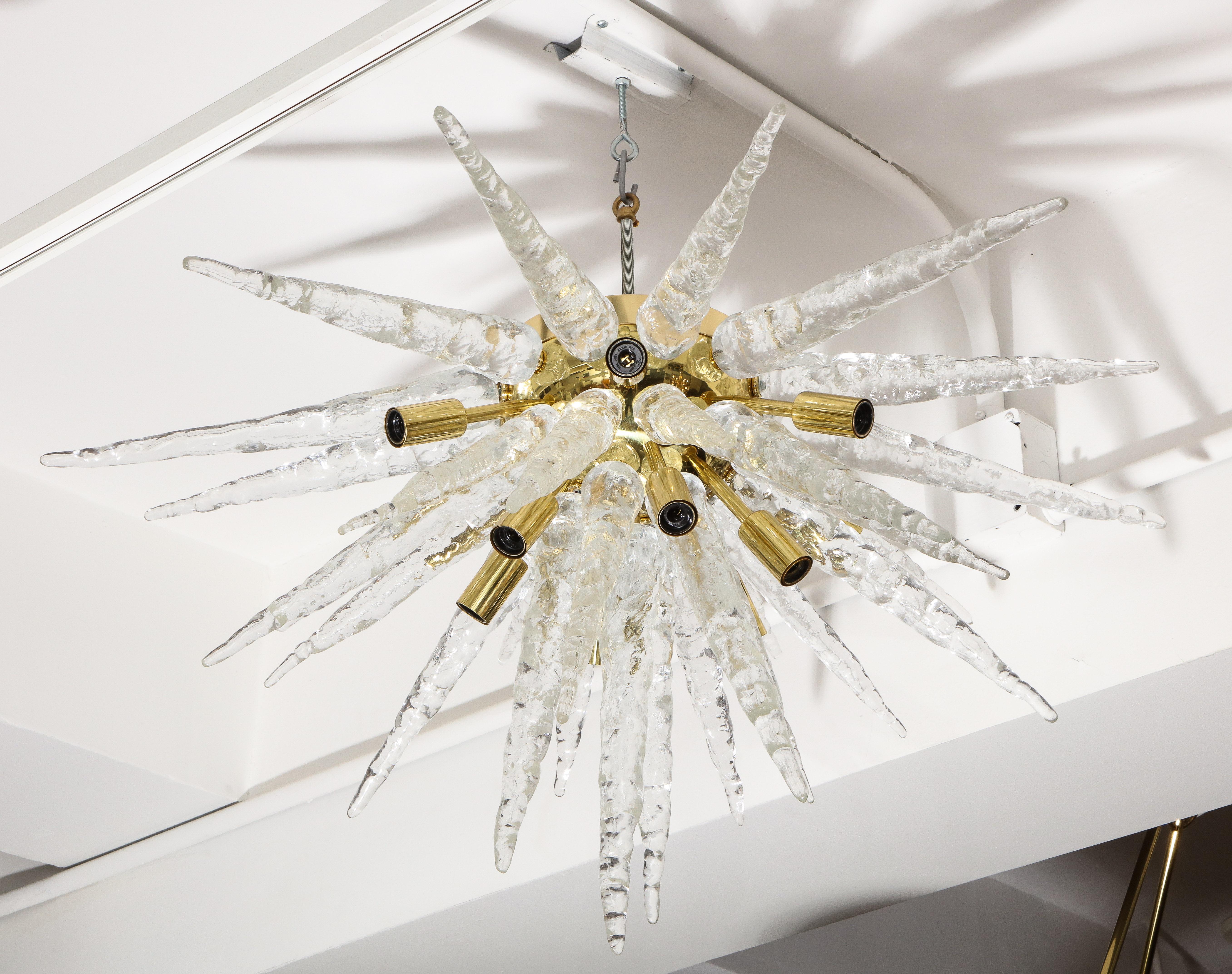 Unusual Murano glass ceiling light
Perfect shape
Possibility of a second one to make a pair.