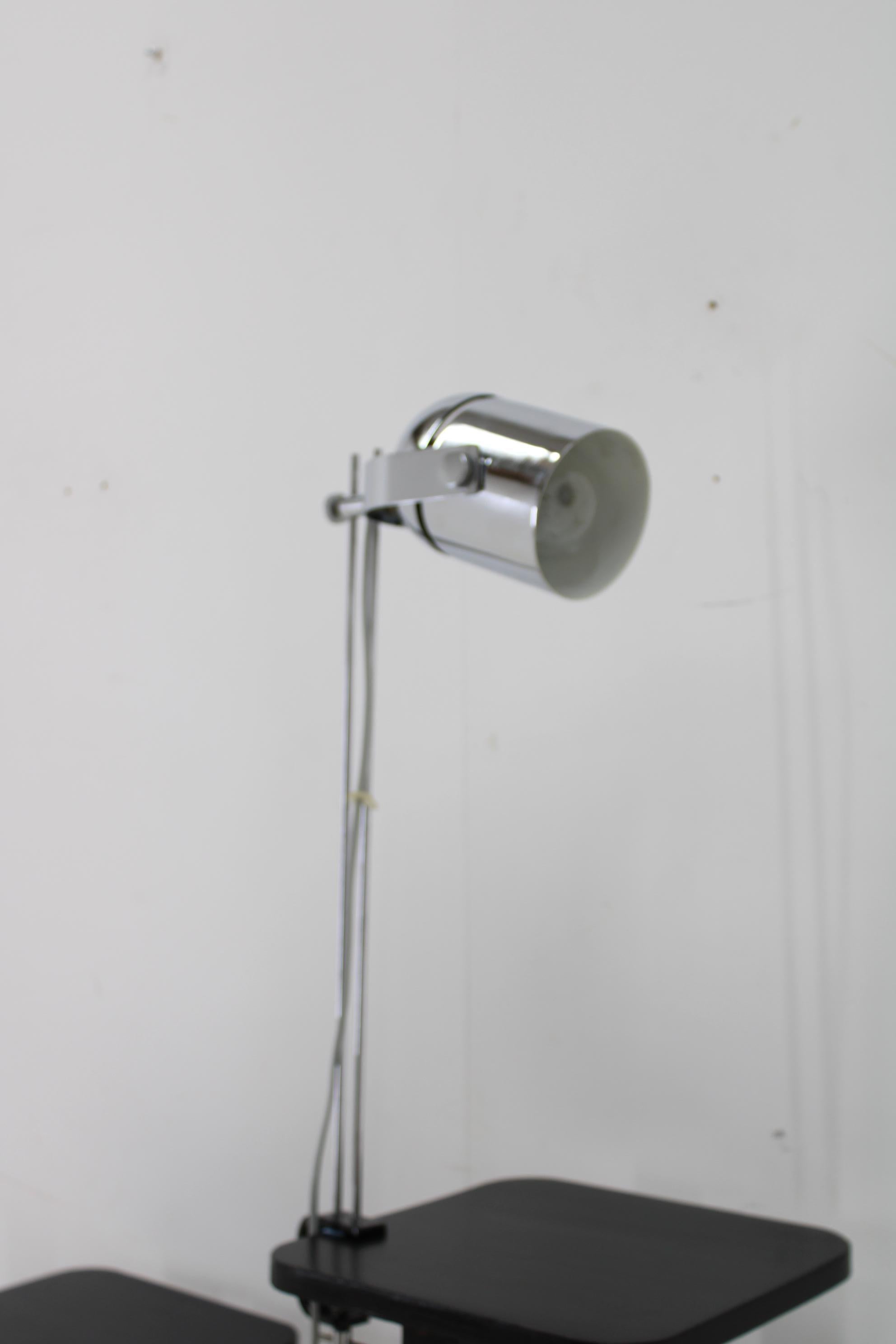 - Buen estado original con pequeños signos de uso 
- 1x bombilla E26/E27 
- Compatible con cableado de EE.UU. 